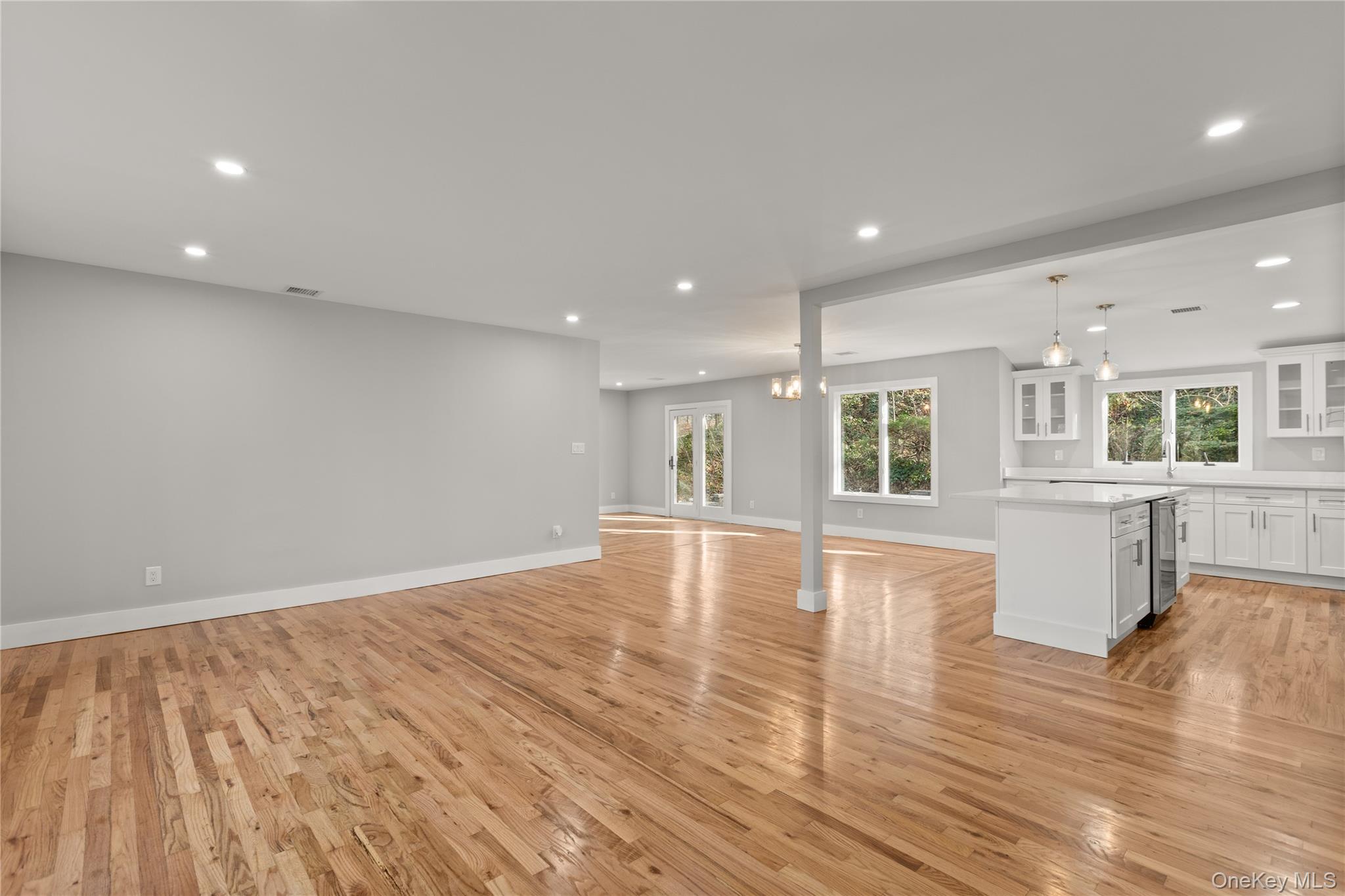 #5 photo, 142 Crooked Hill Road, Саффолк ‖ Huntington Station , NY 11743