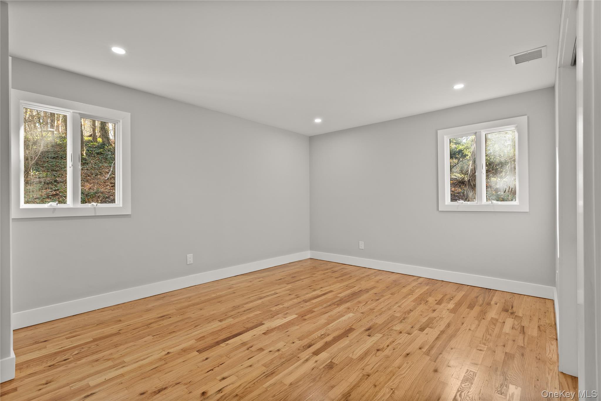 #9 photo, 142 Crooked Hill Road, Саффолк ‖ Huntington Station , NY 11743