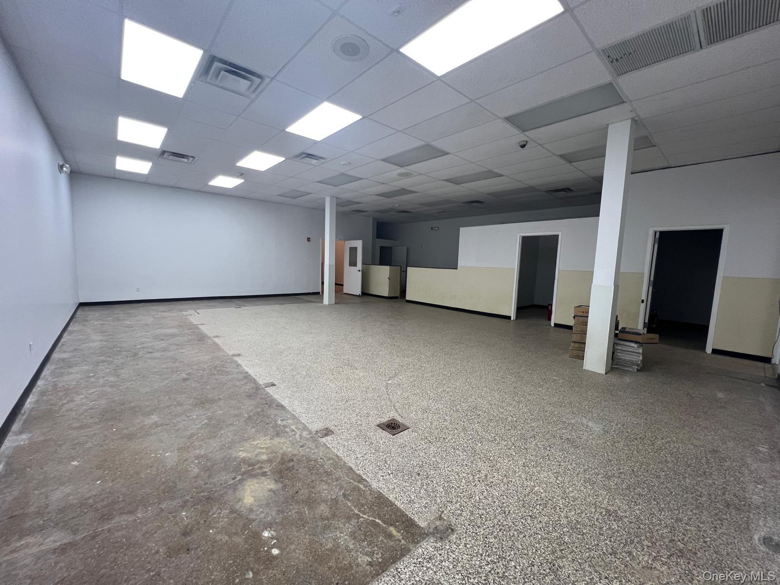 #16 photo, 411 Jericho Turnpike, מחוז נסאו New Hyde Park , NY 11040