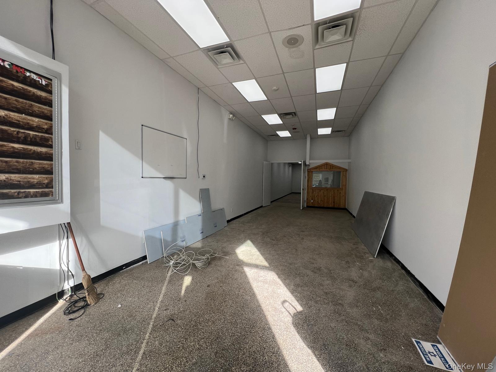 #6 photo, 411 Jericho Turnpike, מחוז נסאו New Hyde Park , NY 11040