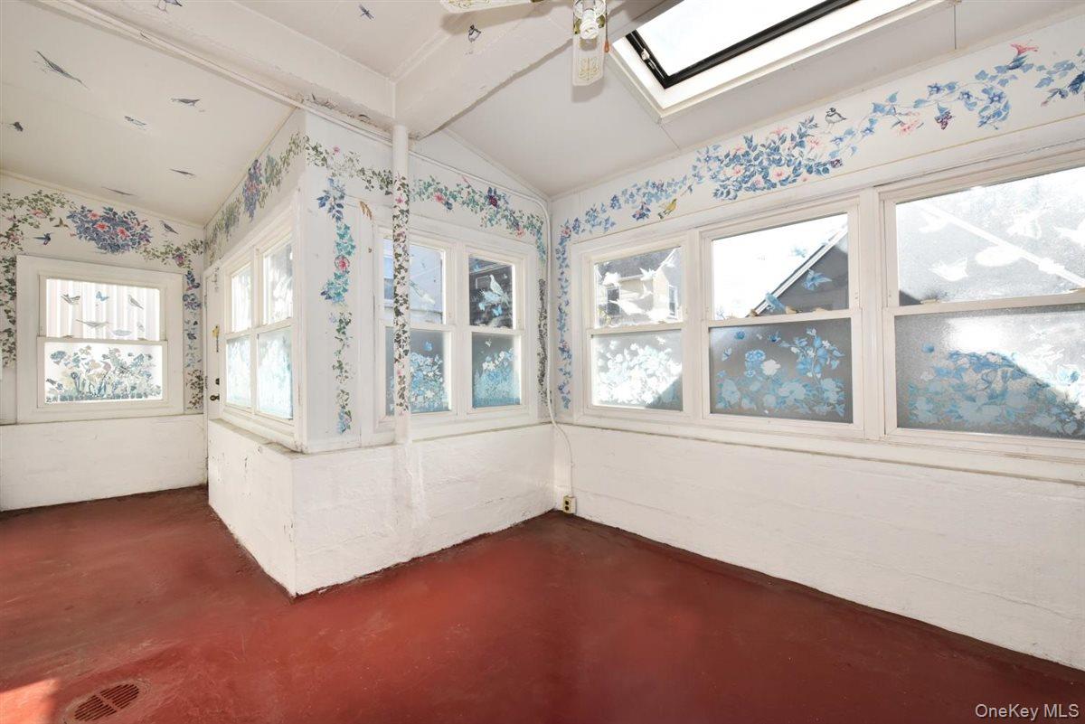 #9 photo, 222 Avenue V, Бруклин ‖ Brooklyn , NY 11223