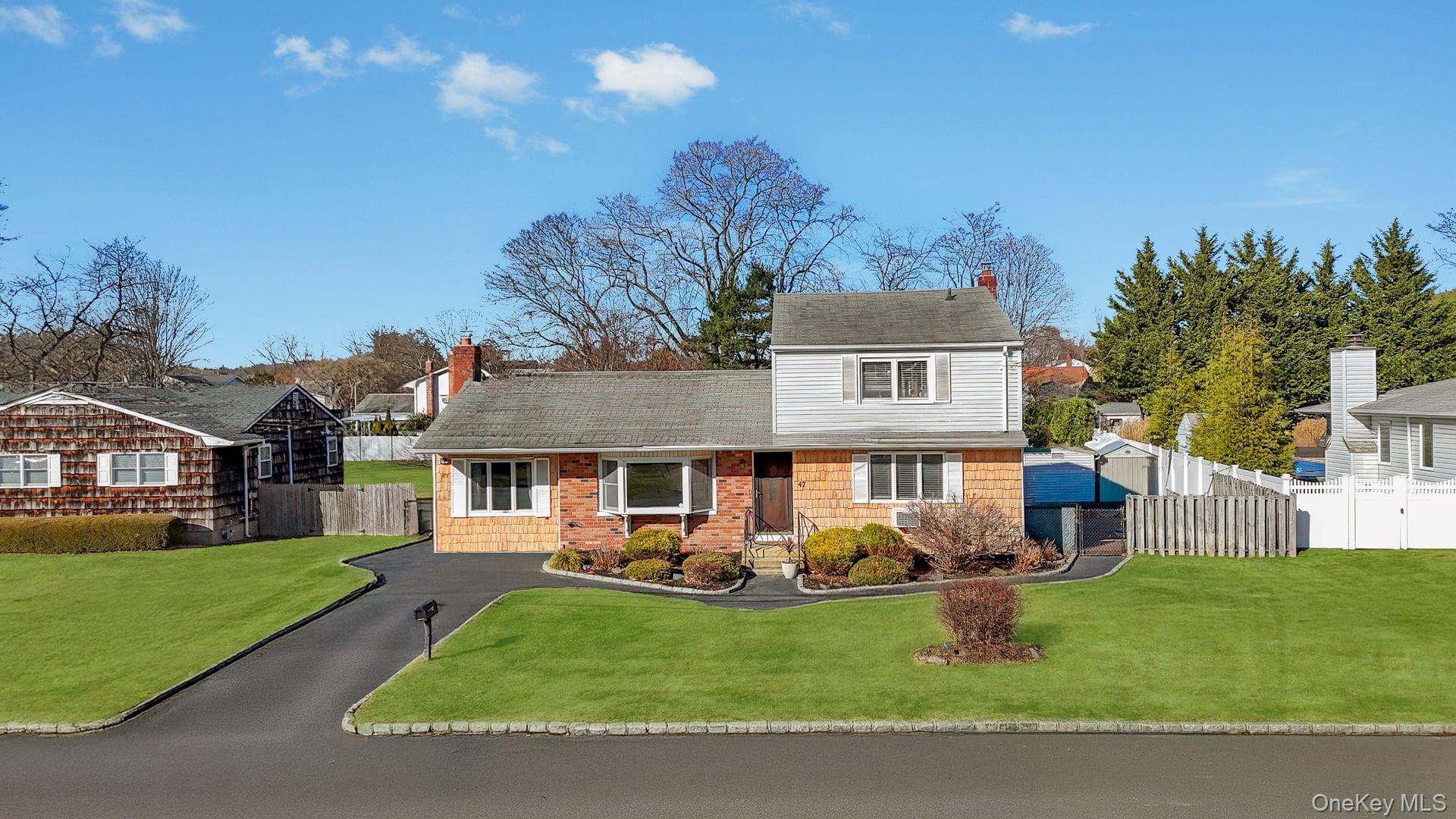 #1 photo, 47 Pearsall Place, सफ़ोक काउंटी Deer Park , NY 11729