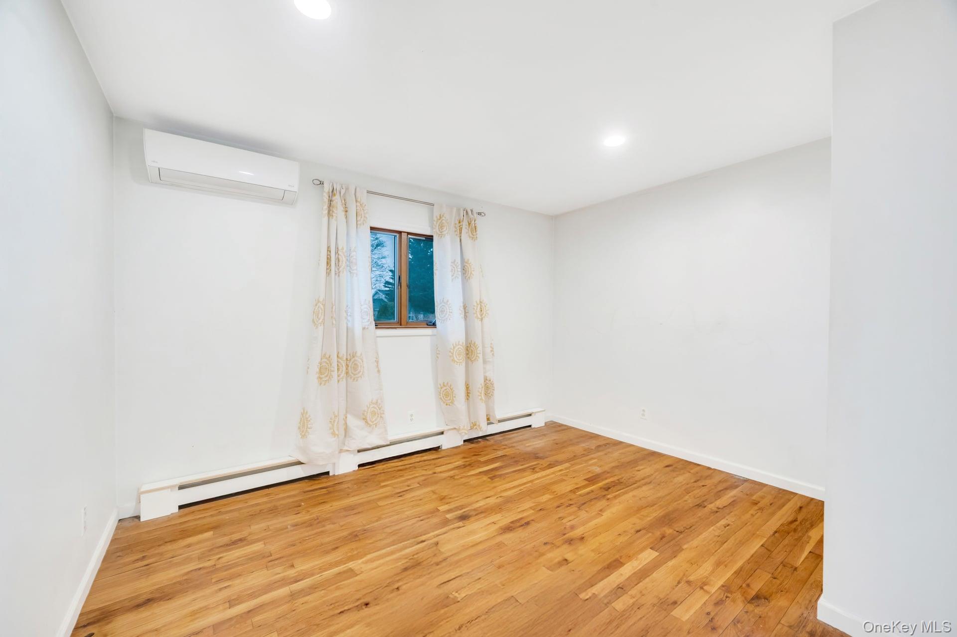 #13 photo, 47 Pearsall Place, सफ़ोक काउंटी Deer Park , NY 11729