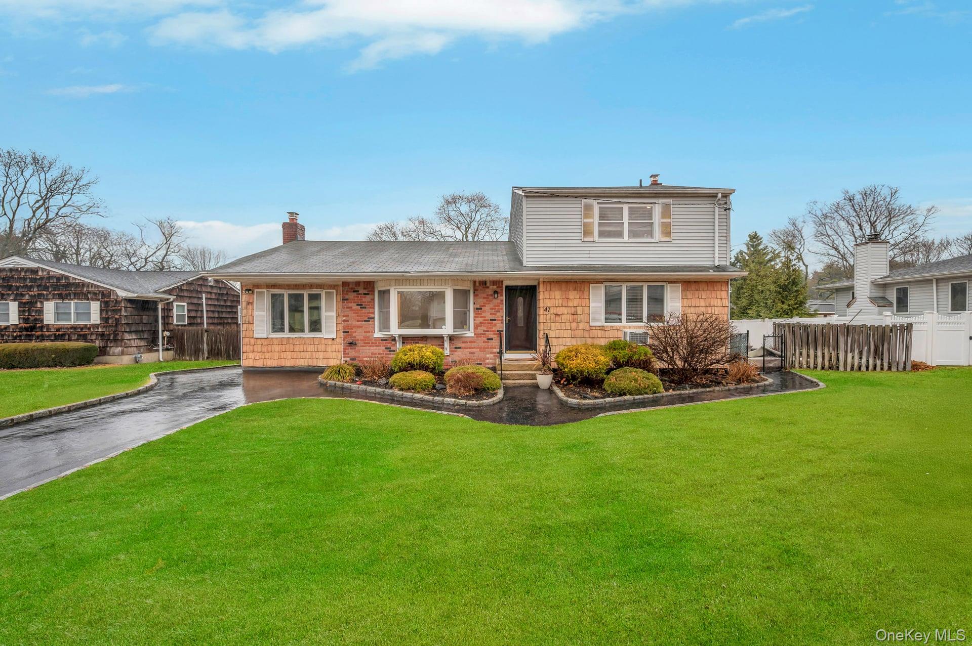 #2 photo, 47 Pearsall Place, सफ़ोक काउंटी Deer Park , NY 11729