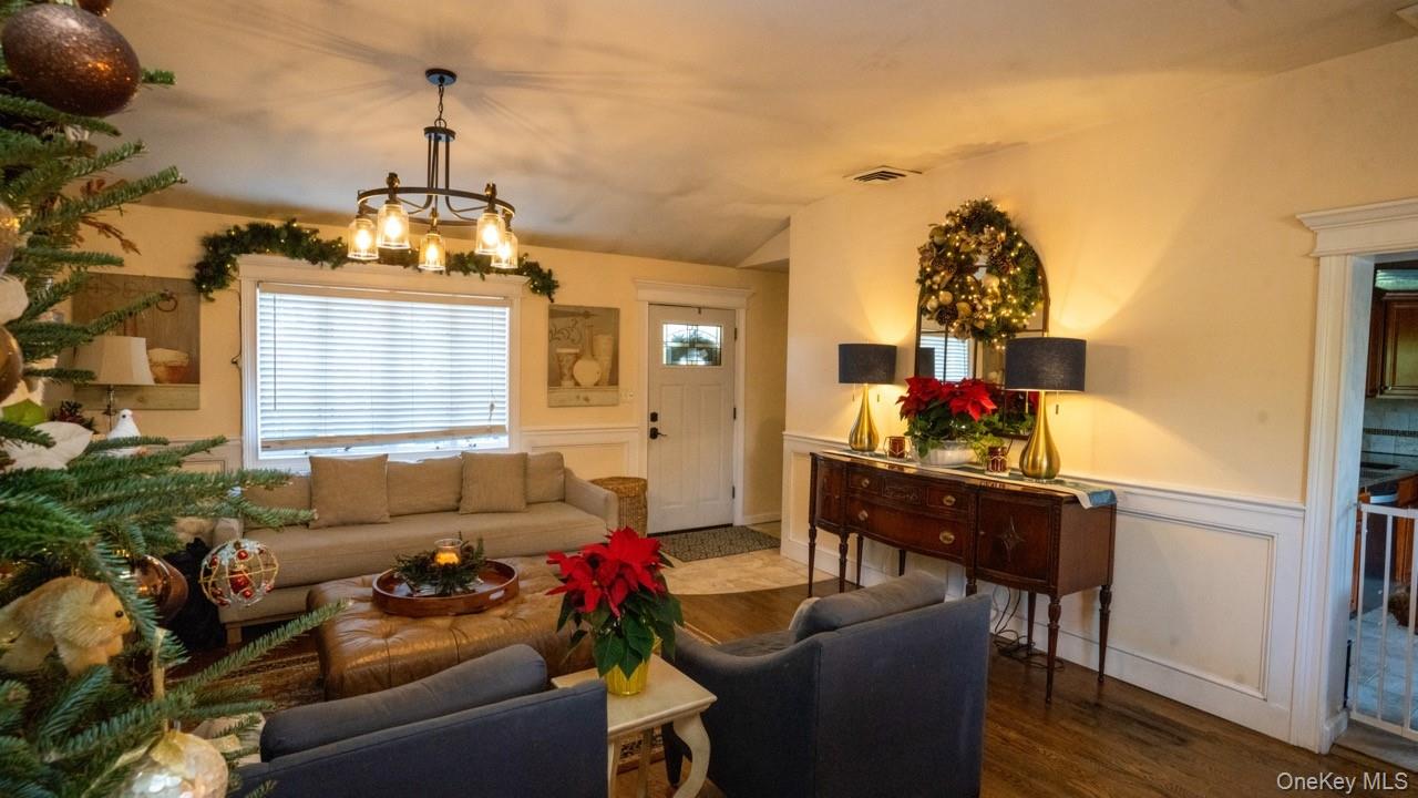 #9 photo, 4 Galaxie Lane, 롱 아일랜드 Selden , NY 11784