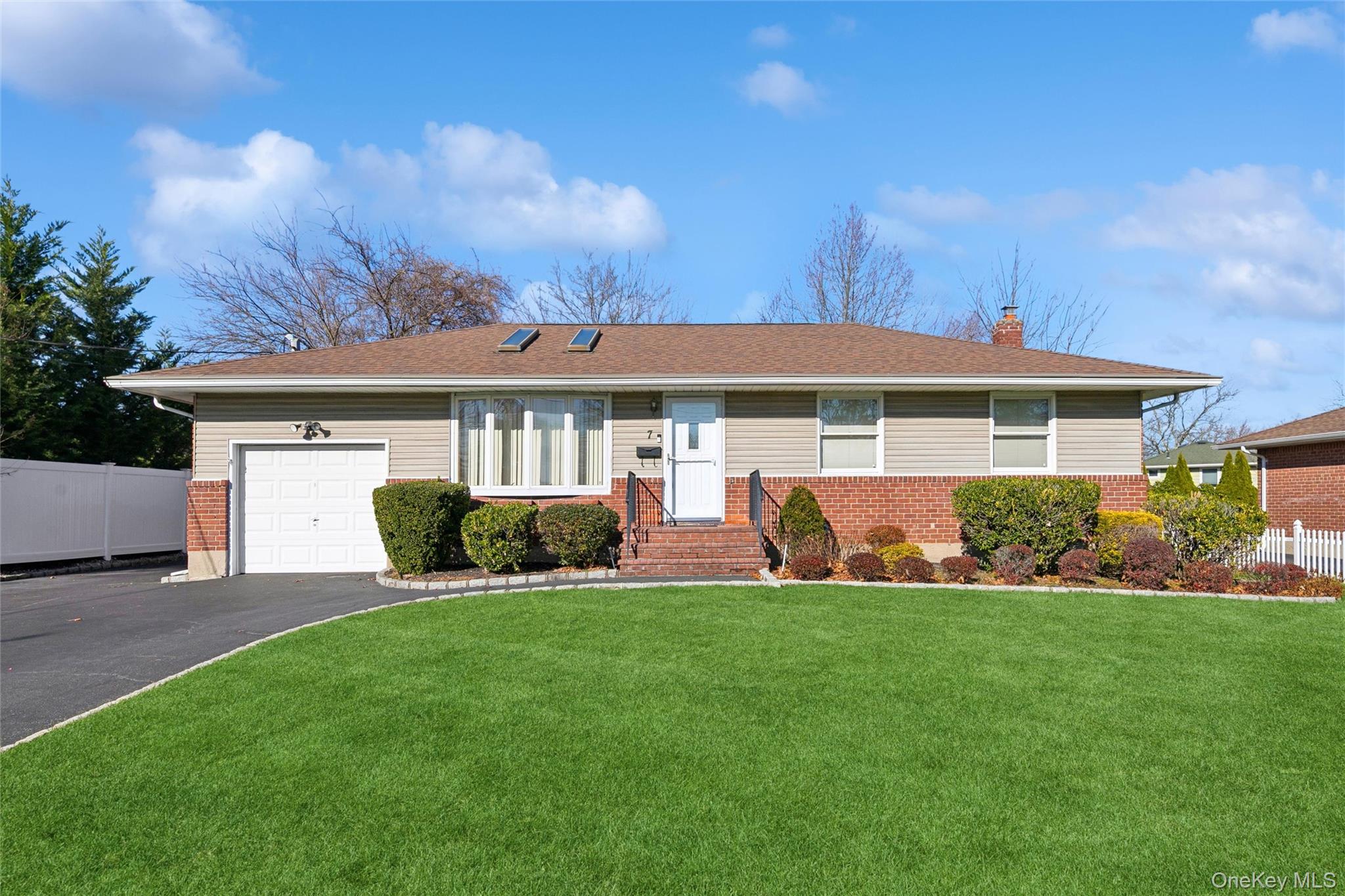 #1 photo, 7 Joyce Lane, Commack , NY 11725
