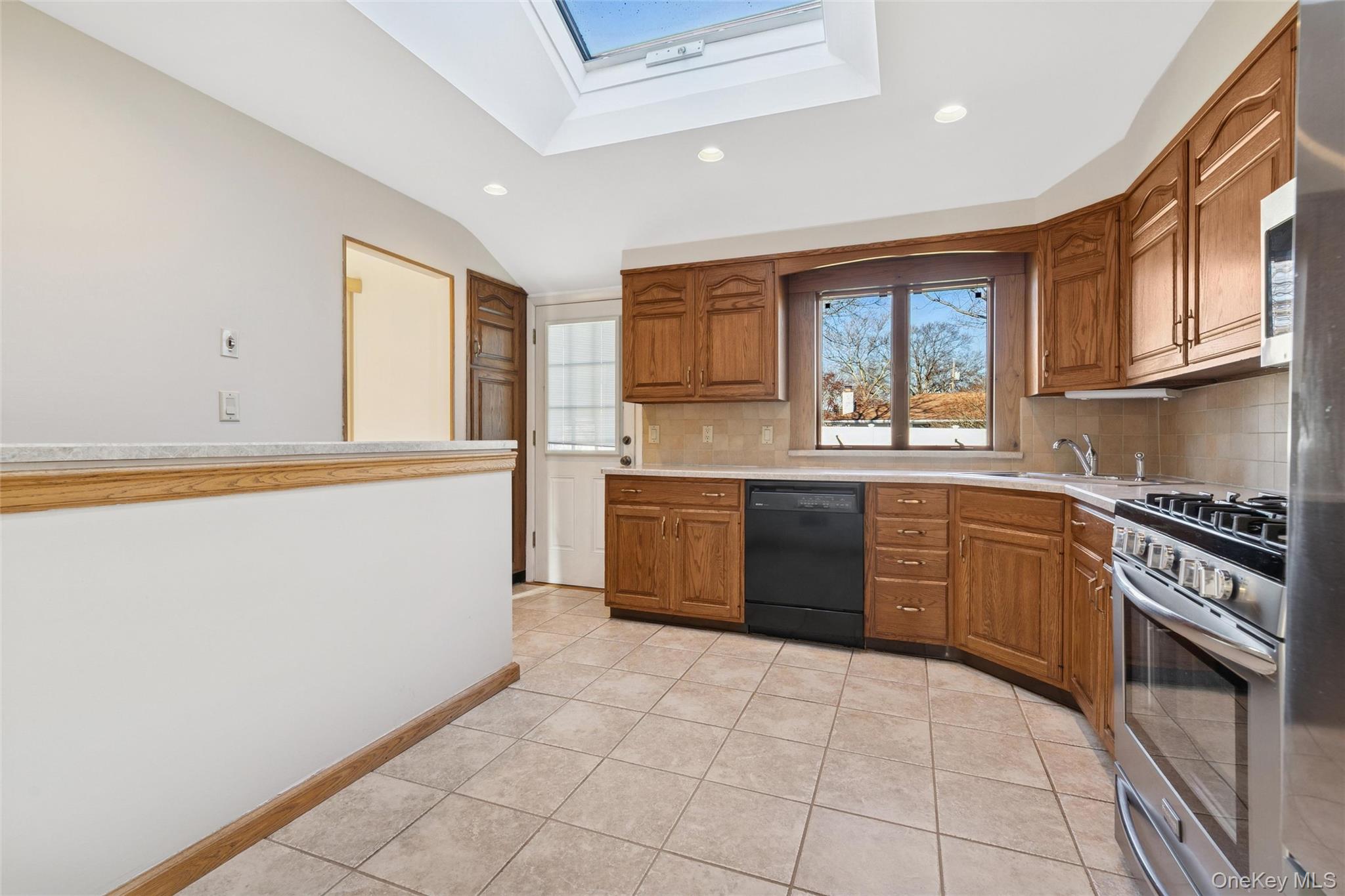 #12 photo, 7 Joyce Lane, Commack , NY 11725