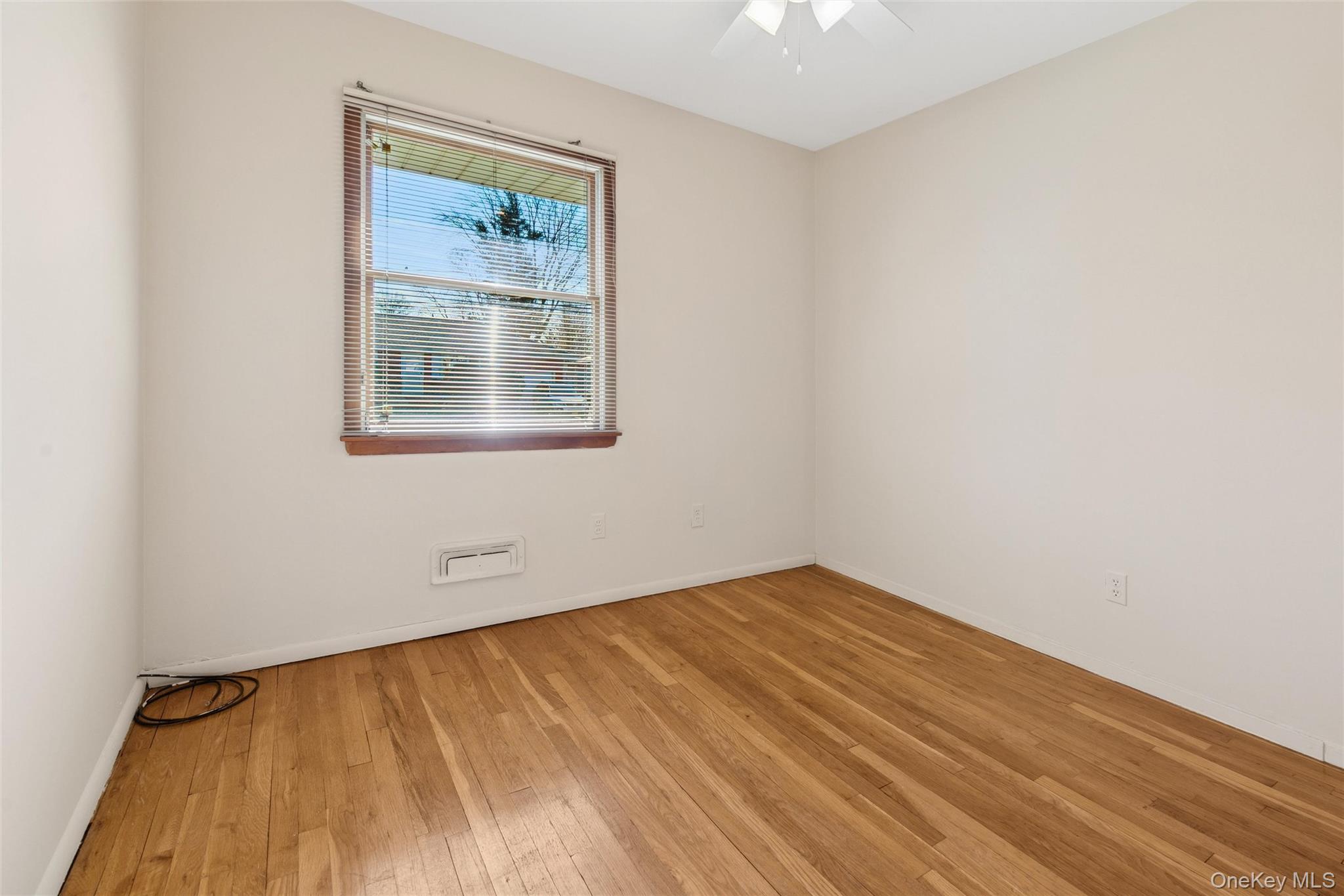 #16 photo, 7 Joyce Lane, Commack , NY 11725