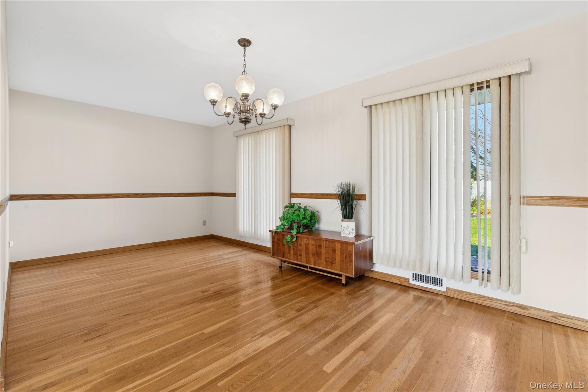 #6 photo, 7 Joyce Lane, Commack , NY 11725