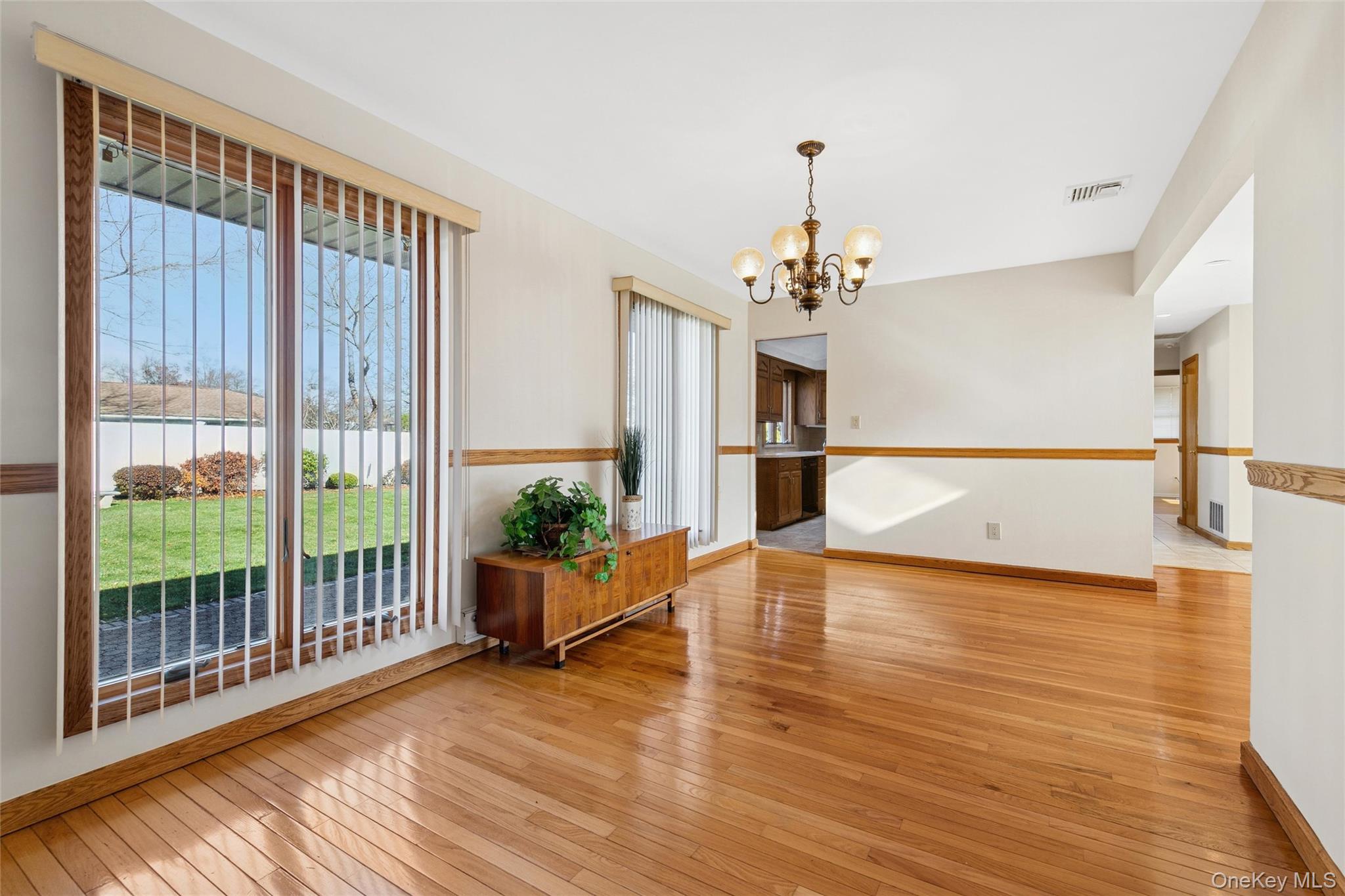 #8 photo, 7 Joyce Lane, Commack , NY 11725