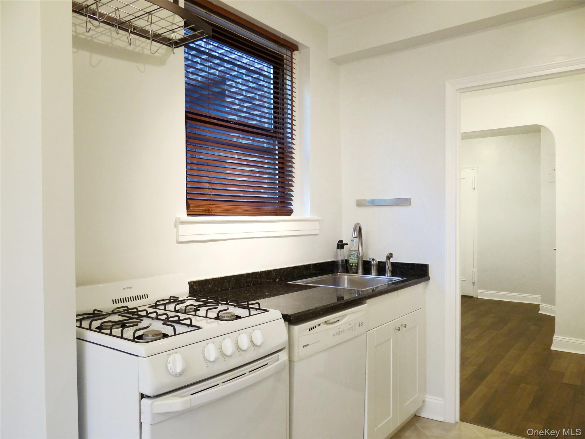 #6 photo, 88-12 Elmhurst Avenue, एल्महर्स्ट Elmhurst , NY 11373