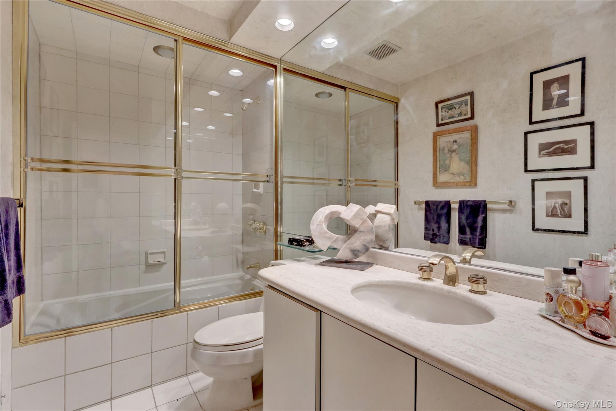 #13 photo, 2988 Bond Drive, Нассау ‖ Merrick , NY 11566