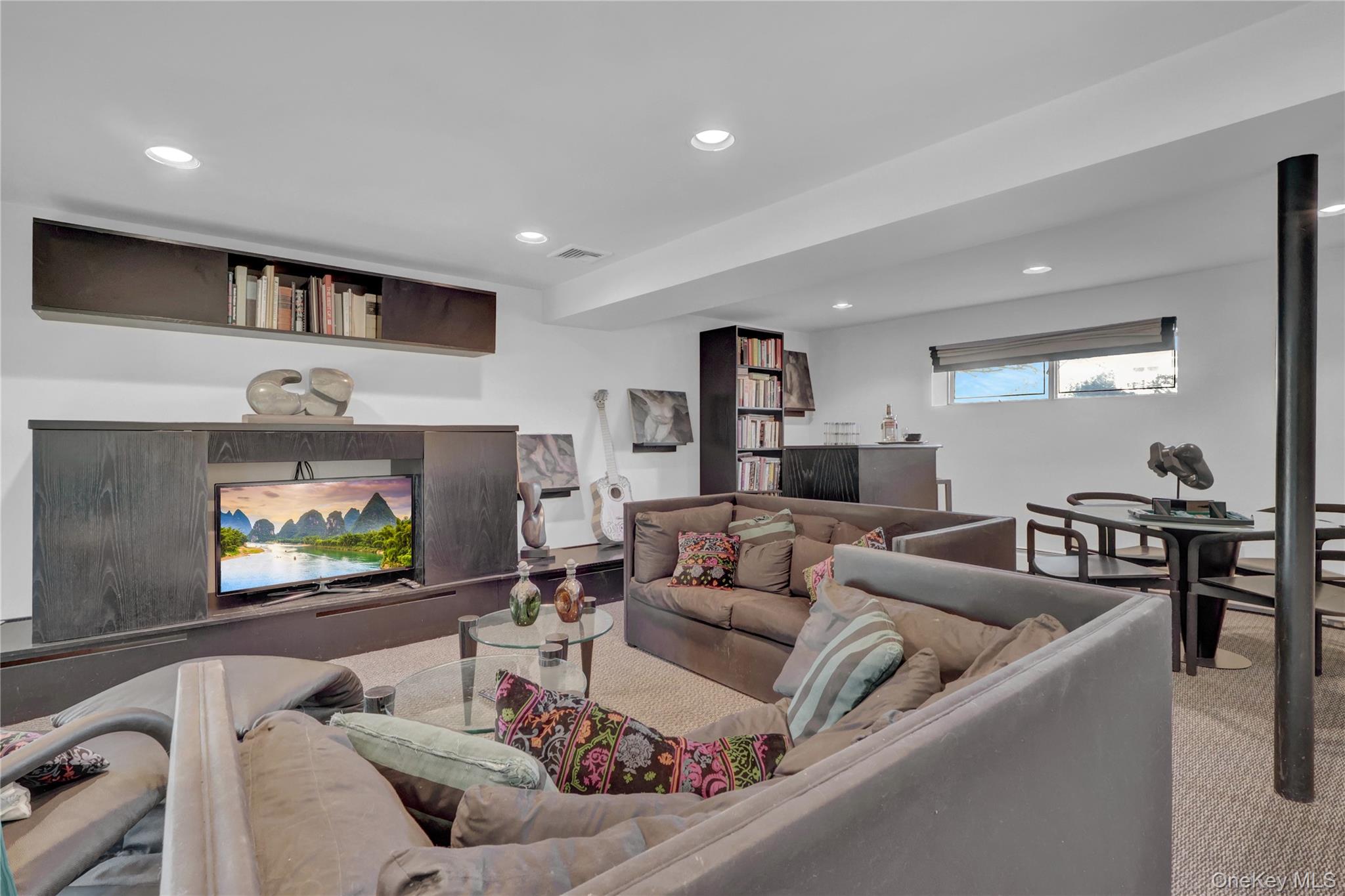 #16 photo, 2988 Bond Drive, Нассау ‖ Merrick , NY 11566