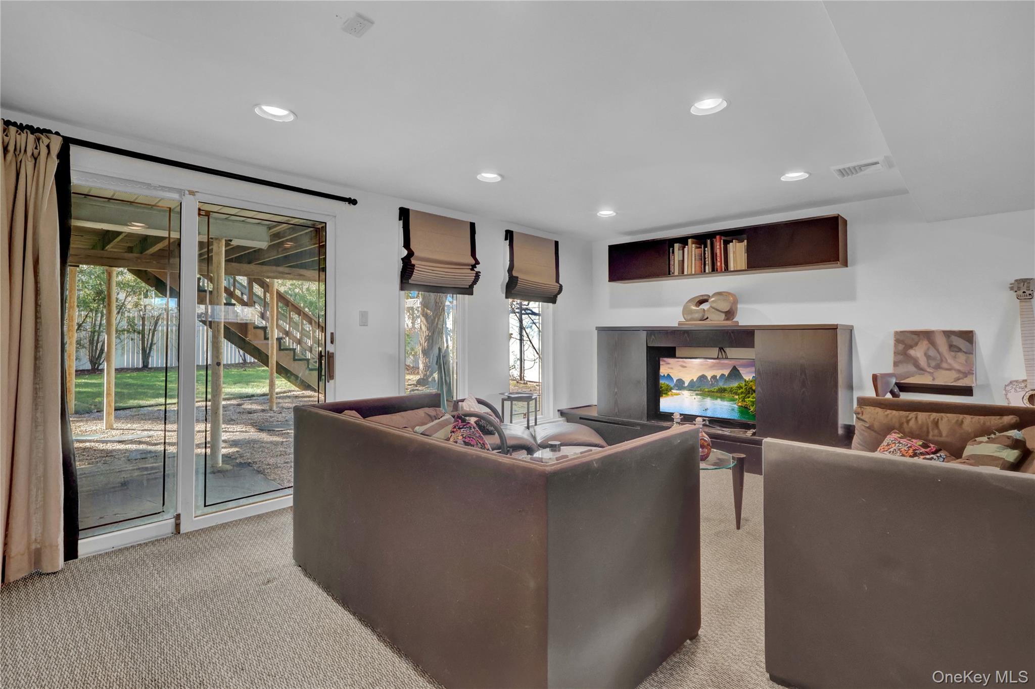 #19 photo, 2988 Bond Drive, Нассау ‖ Merrick , NY 11566