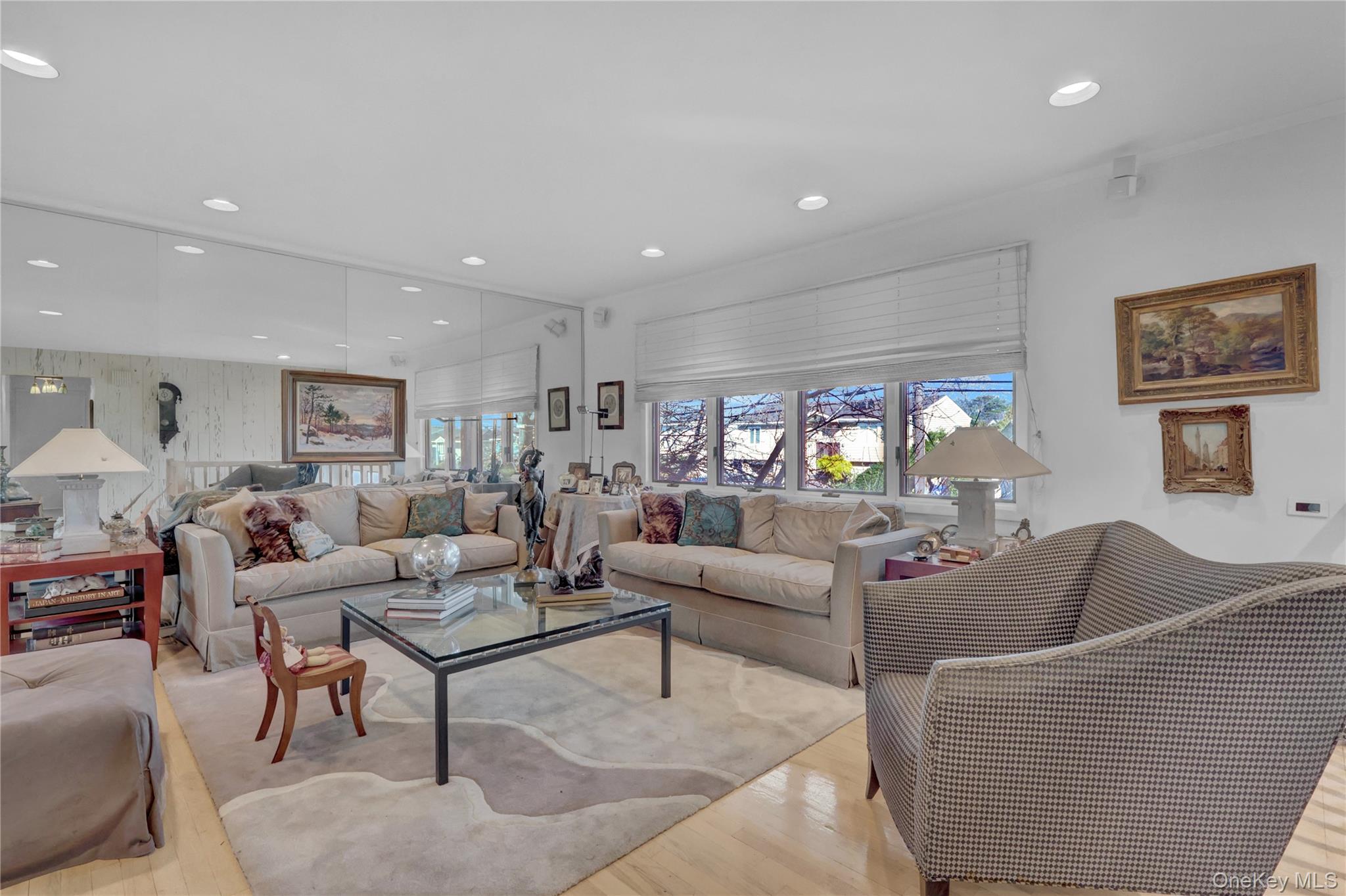 #2 photo, 2988 Bond Drive, Нассау ‖ Merrick , NY 11566