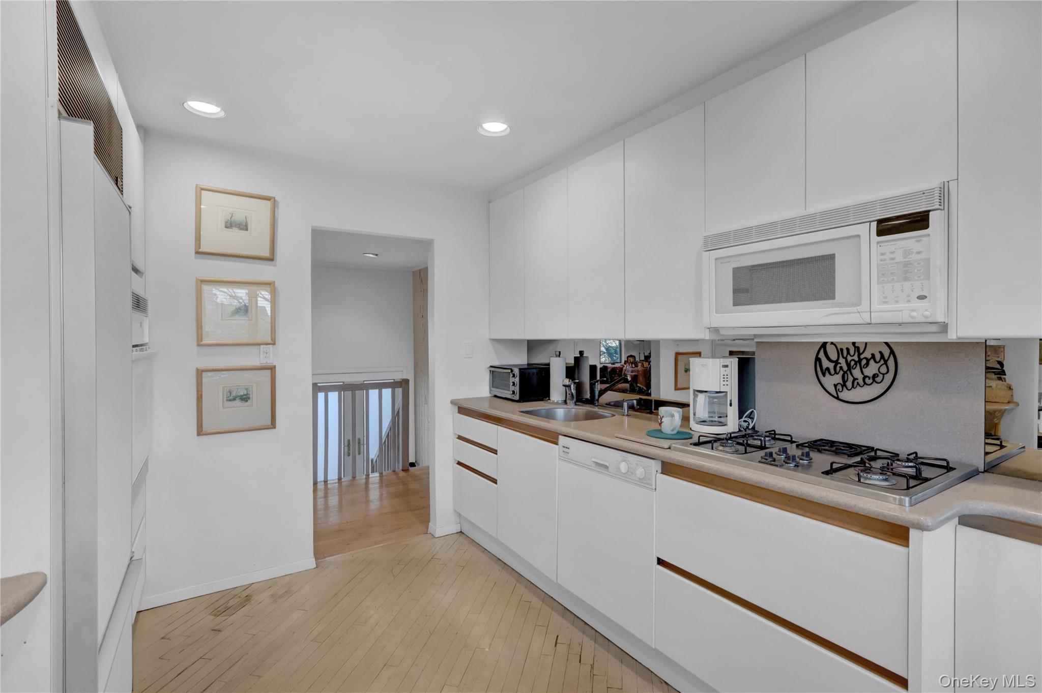 #9 photo, 2988 Bond Drive, Нассау ‖ Merrick , NY 11566