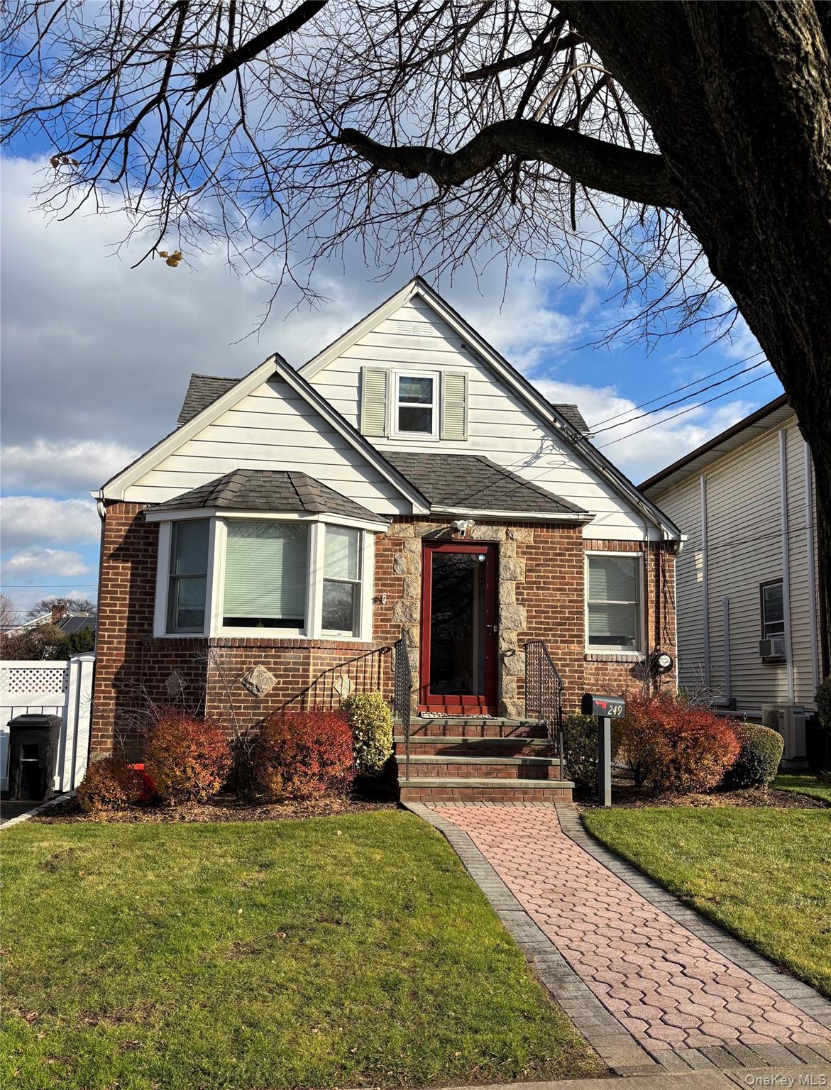 #1 photo, 249 Grange Street, מחוז נסאו Franklin Square , NY 11010