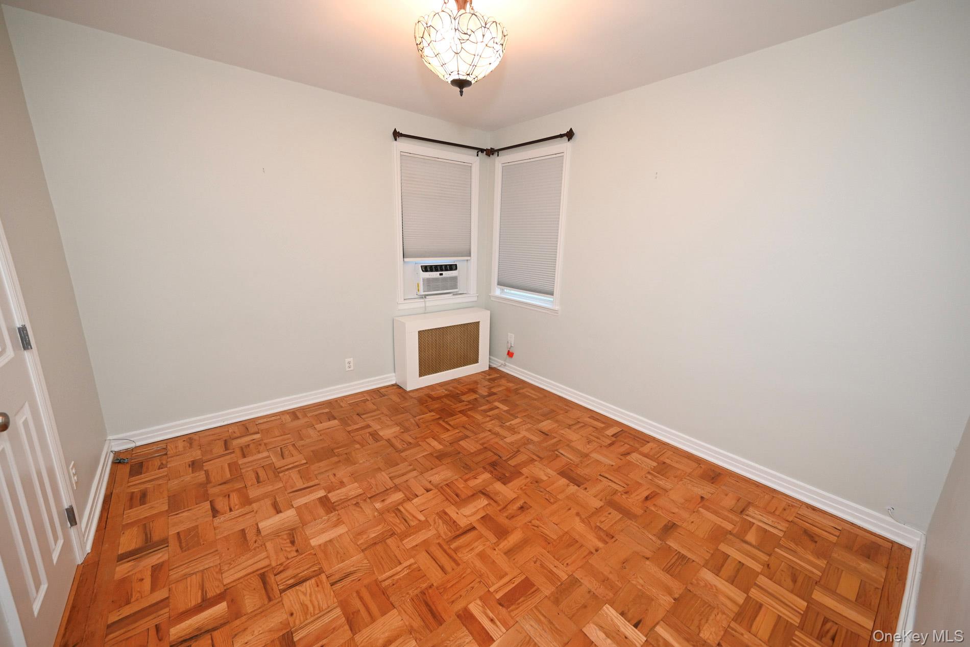 #16 photo, 249 Grange Street, ناسو Franklin Square , NY 11010