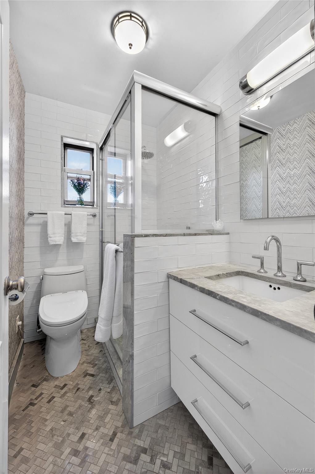 #13 photo, 360 Stewart Avenue, 롱 아일랜드 Garden City , NY 11530