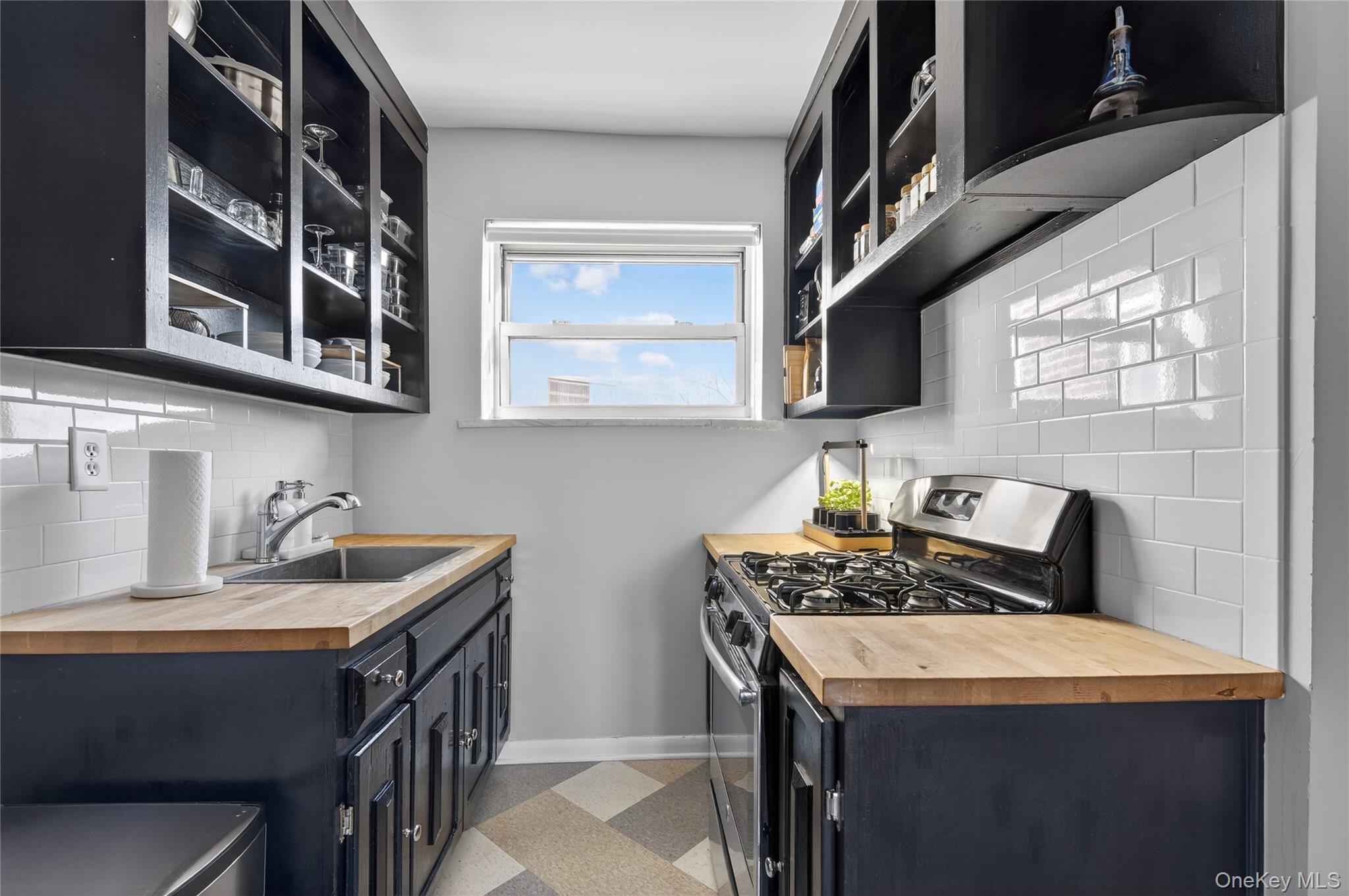 #8 photo, 360 Stewart Avenue, 롱 아일랜드 Garden City , NY 11530