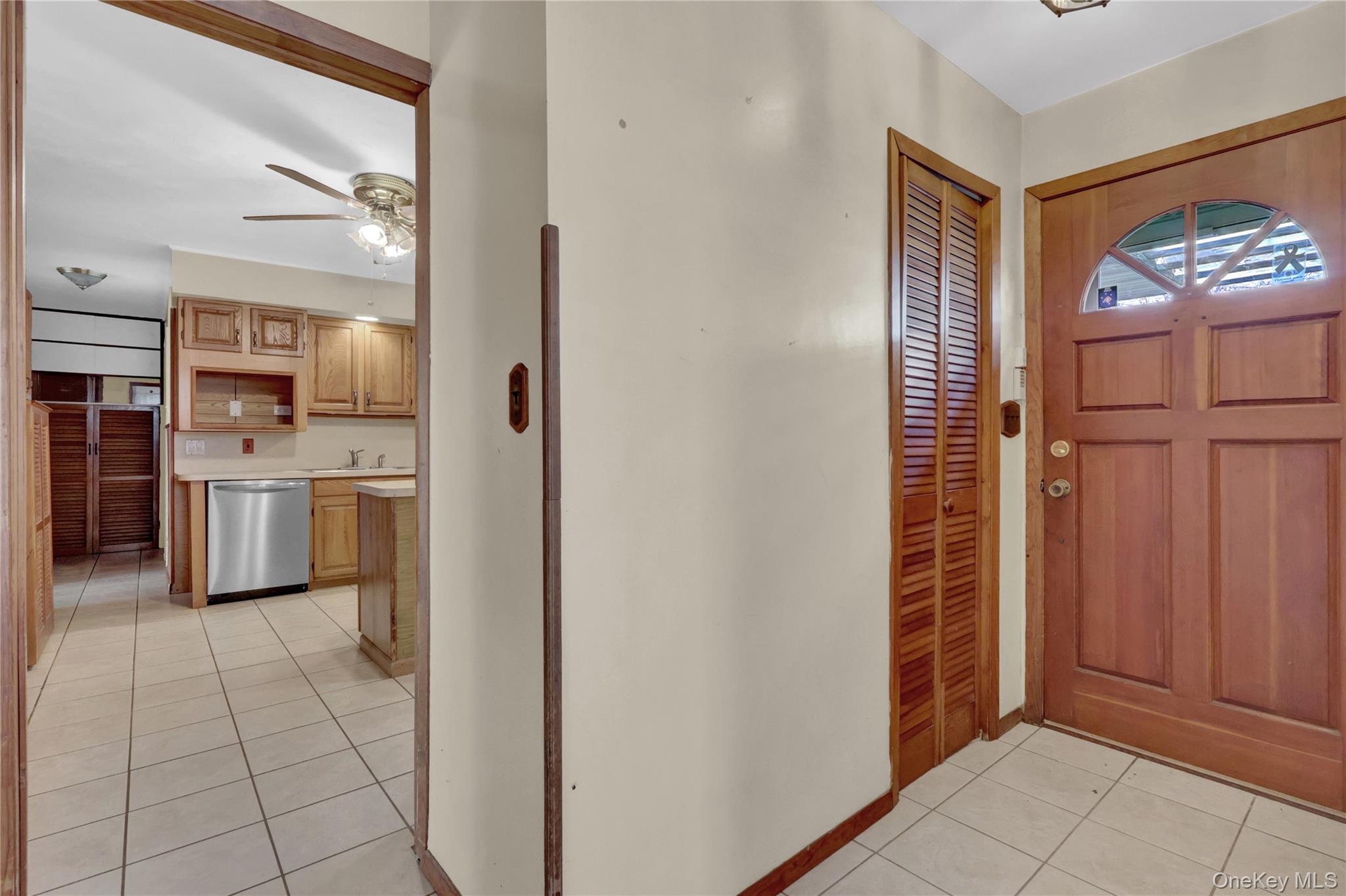 #6 photo, 2 Welcome Lane, नासाउ काउंटी Hempstead , NY 11793