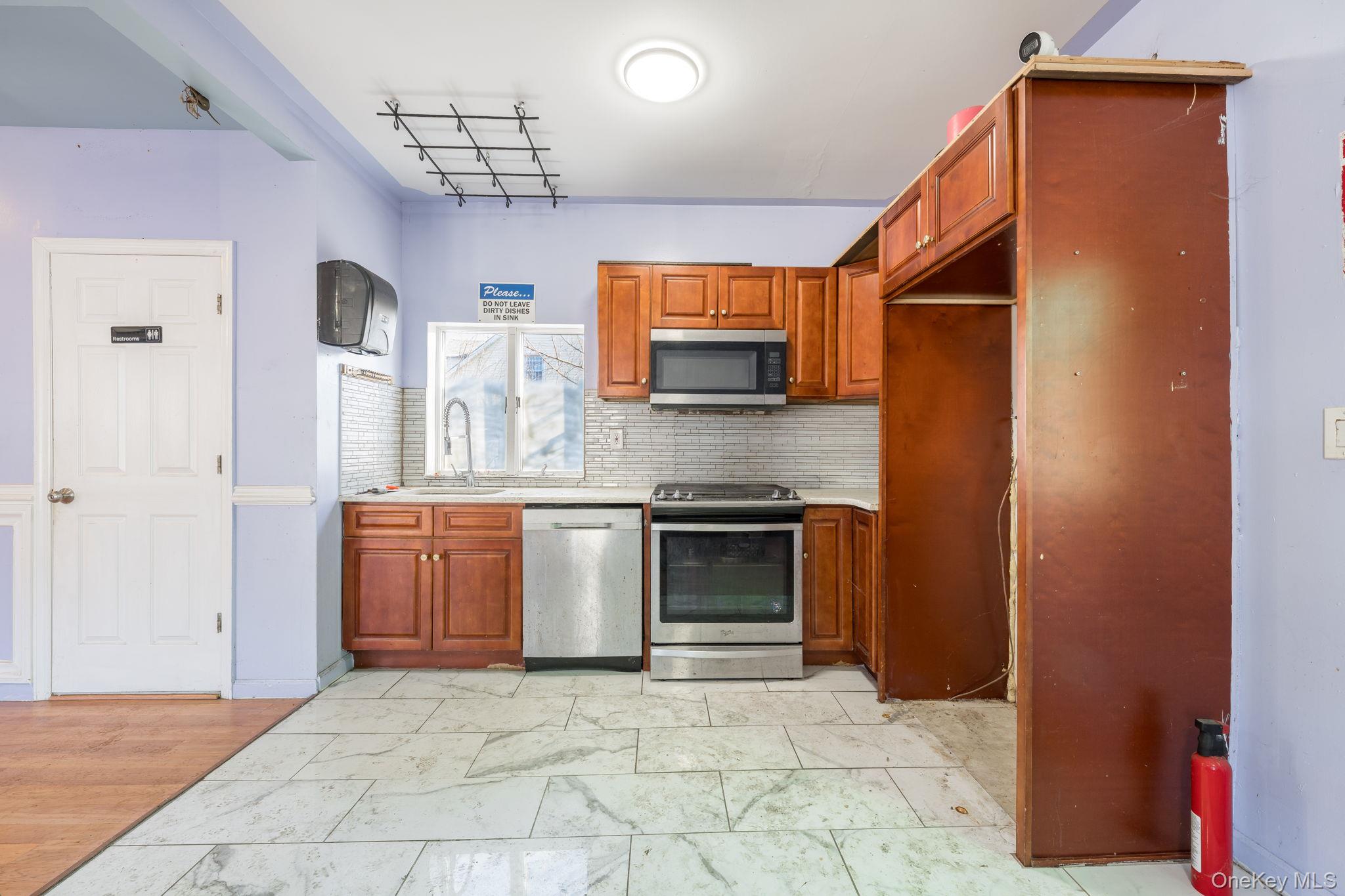 #15 photo, 2214 Hermany Avenue, 브롱크스 Bronx , NY 10473