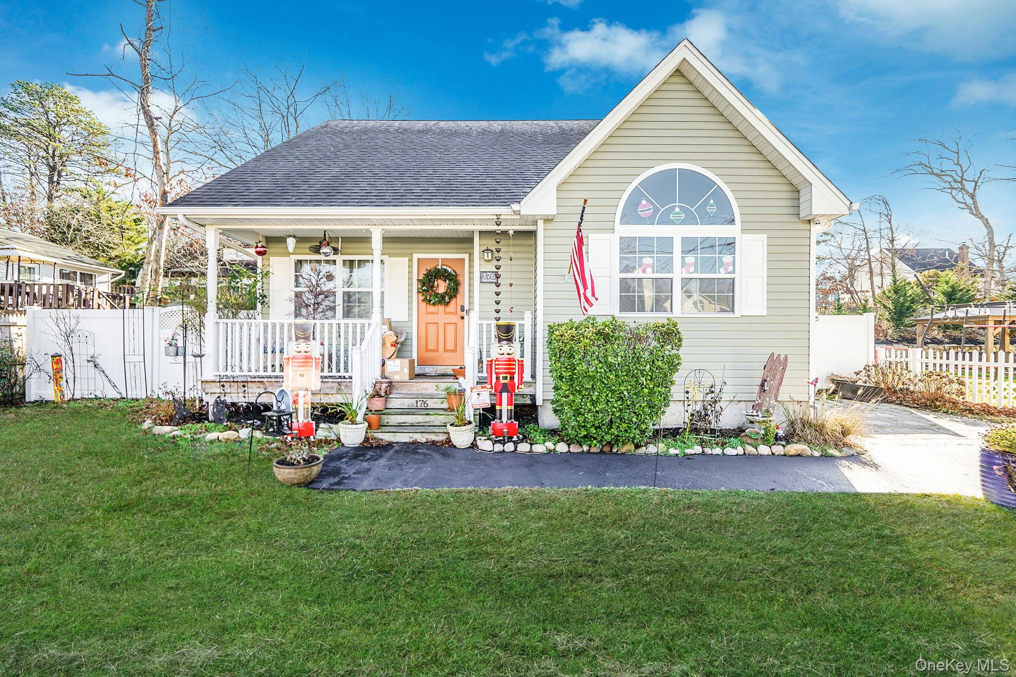 #1 photo, 176 Bedford Avenue, 东长岛 Mastic , NY 11950