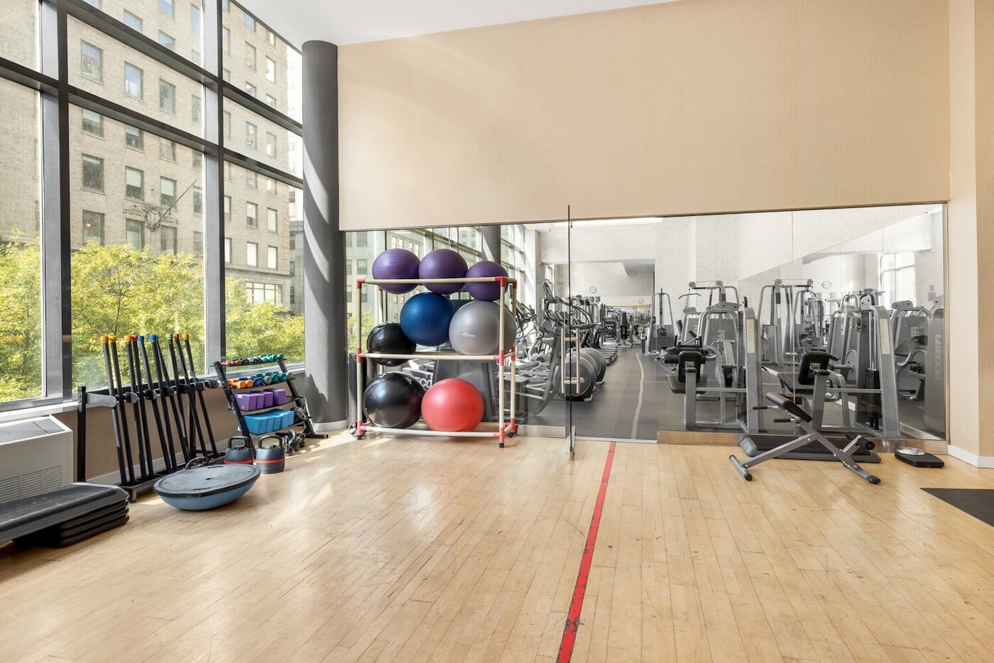 #12 photo, 325 5TH Avenue, Midtown , NY 10016