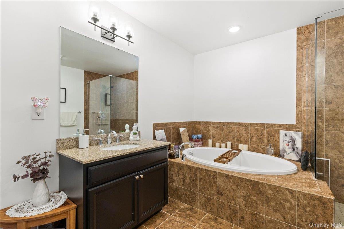 #19 photo, 17 Woodrose Court, Middletown , NY 10940