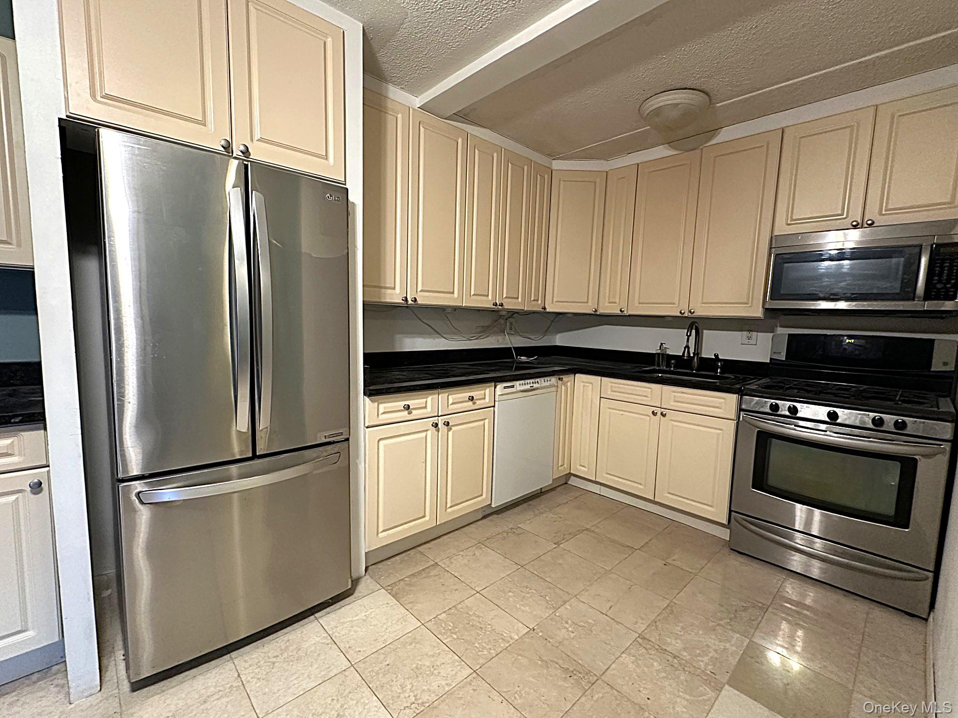 #5 photo, 100 Diplomat Drive, Mount Kisco , NY 10549