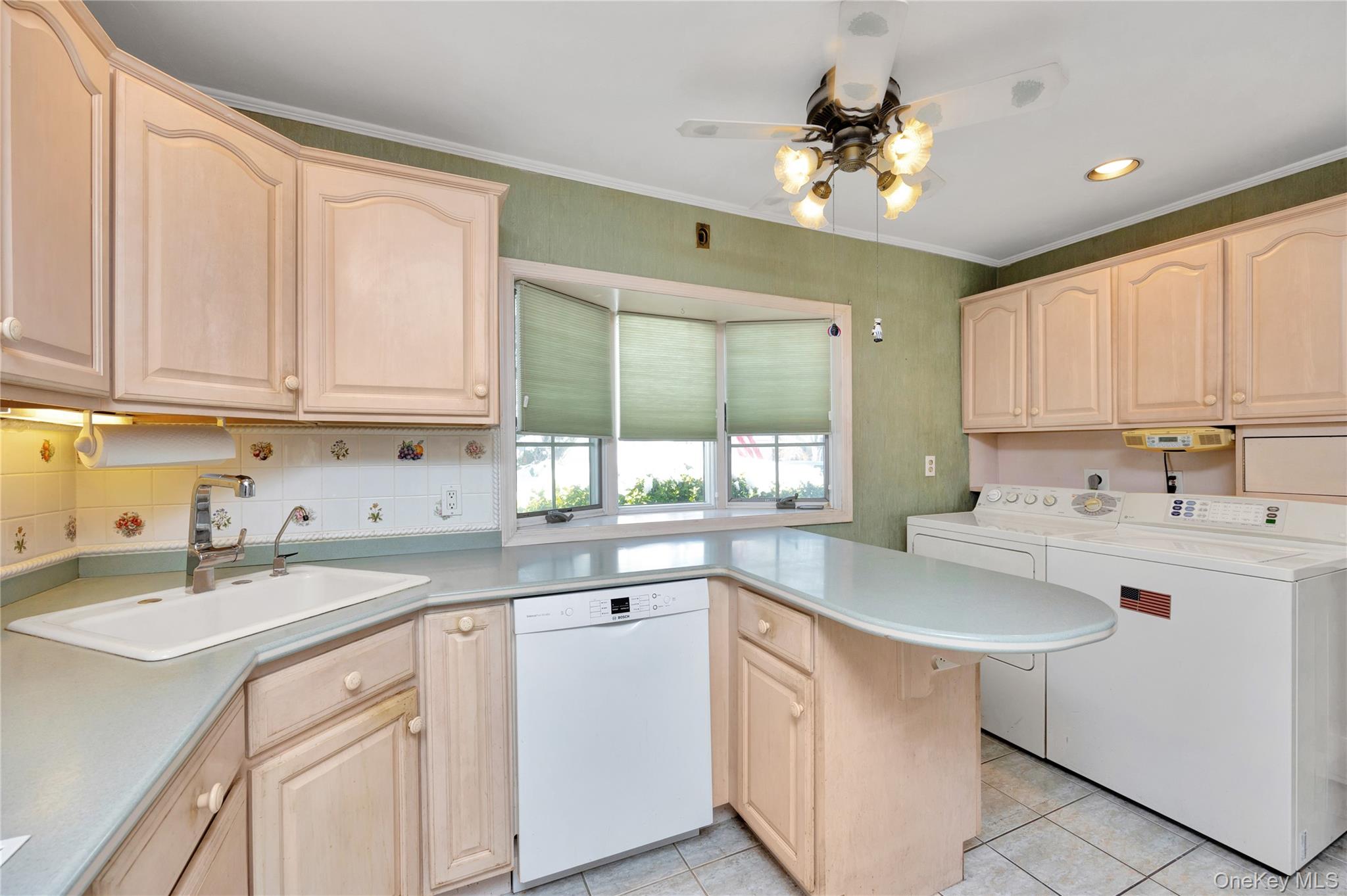 #12 photo, 69 Cottonwood Lane, Westbury , NY 11590