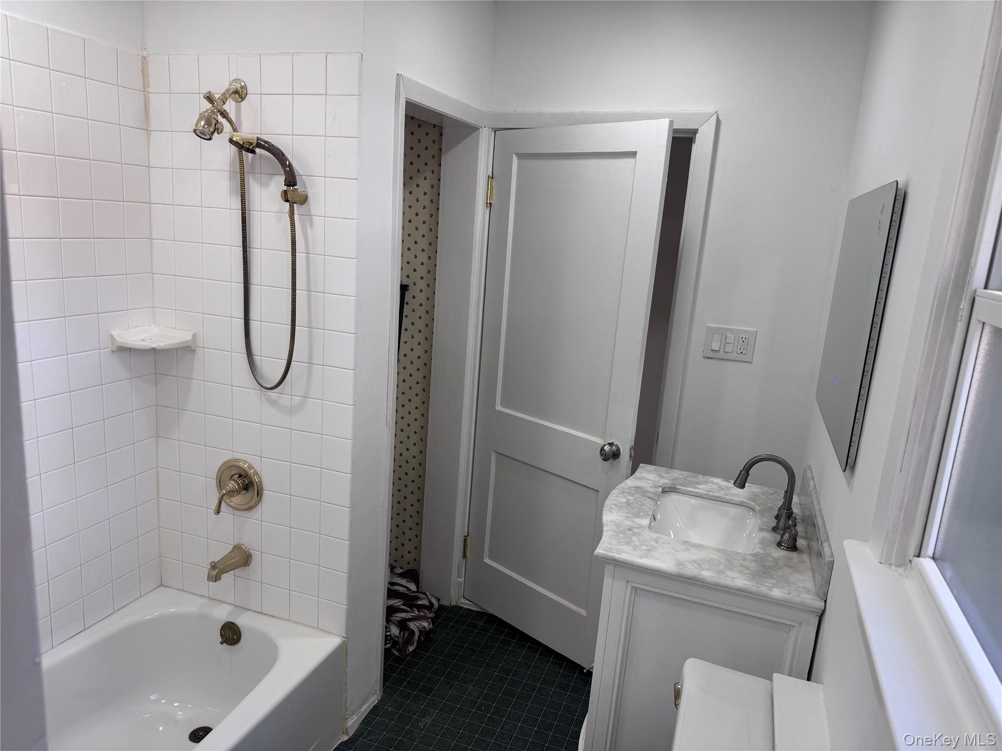 #7 photo, 4 Franklin Street, ناسو Hicksville , NY 11801