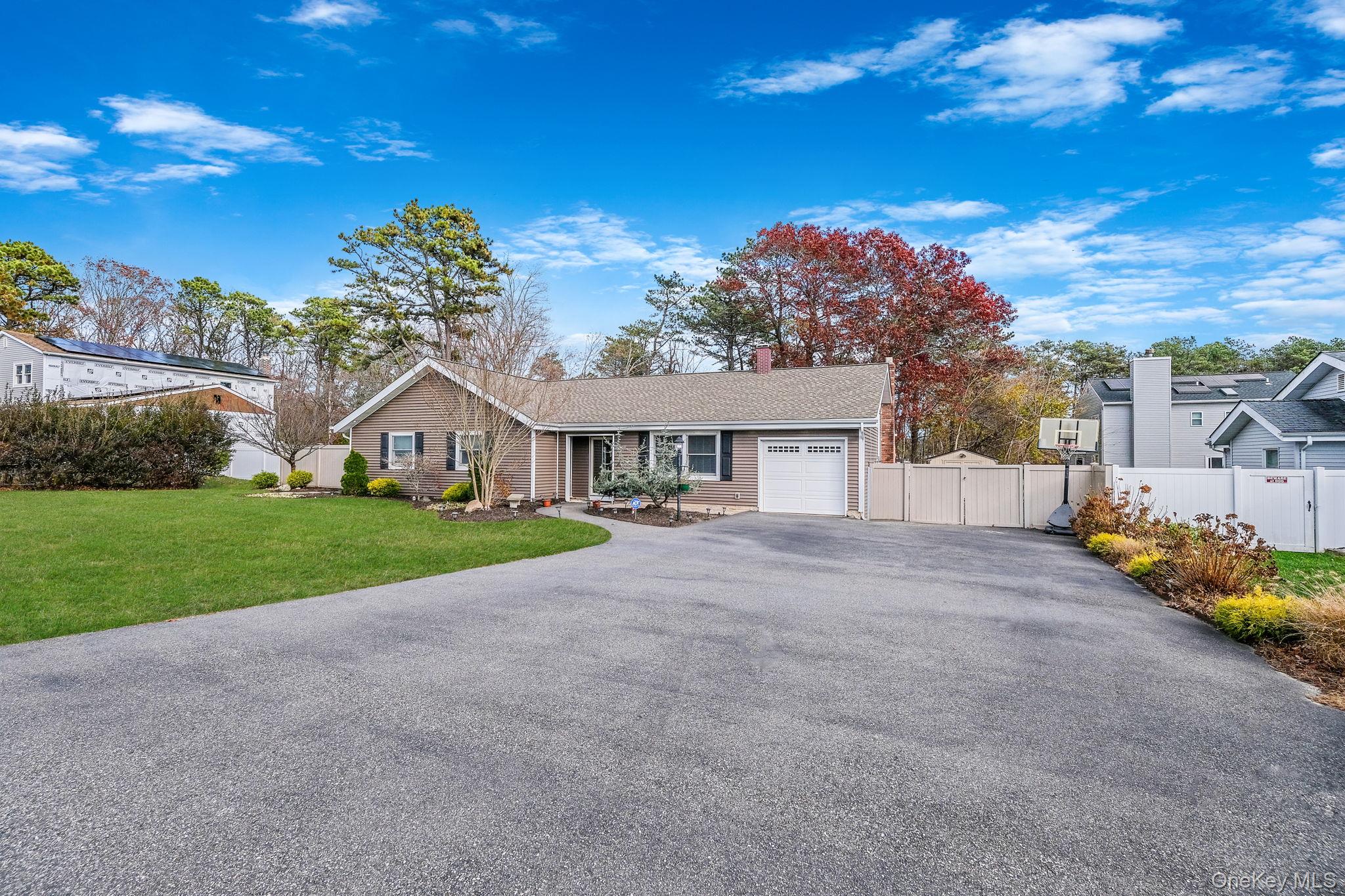 #1 photo, 269 Bridgeport Avenue, 롱 아일랜드 Medford , NY 11763