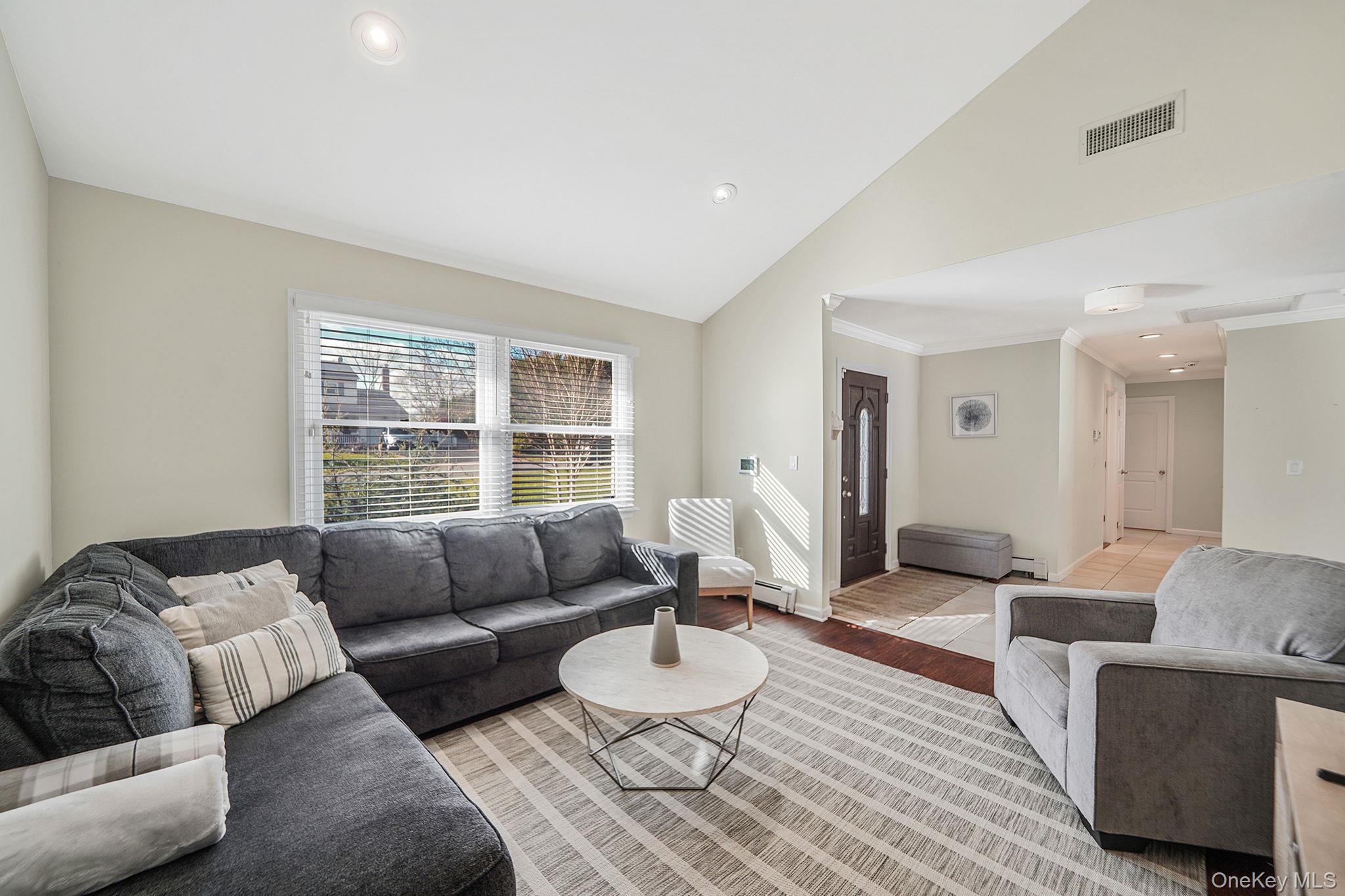 #10 photo, 269 Bridgeport Avenue, 롱 아일랜드 Medford , NY 11763