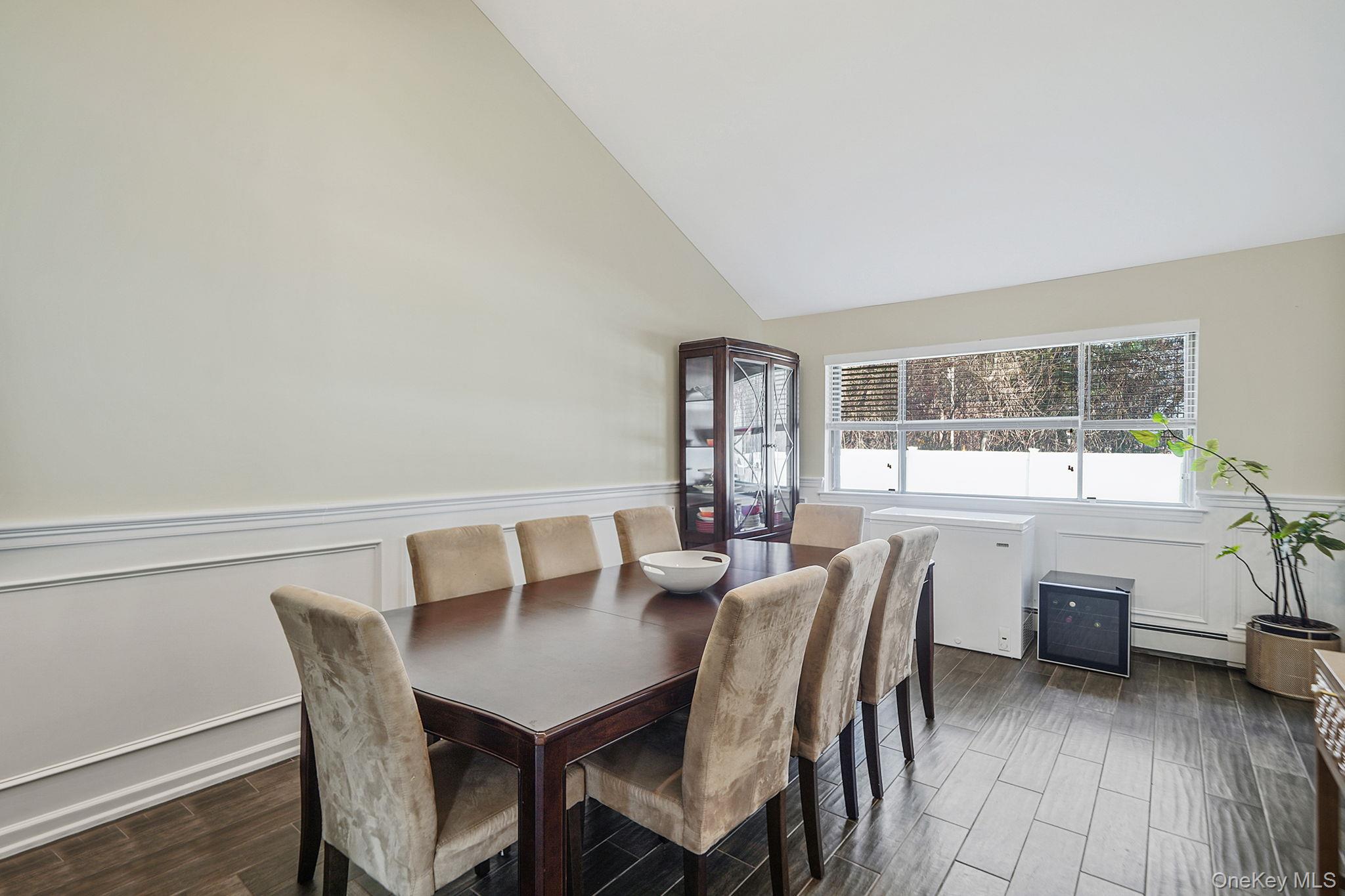 #11 photo, 269 Bridgeport Avenue, 롱 아일랜드 Medford , NY 11763