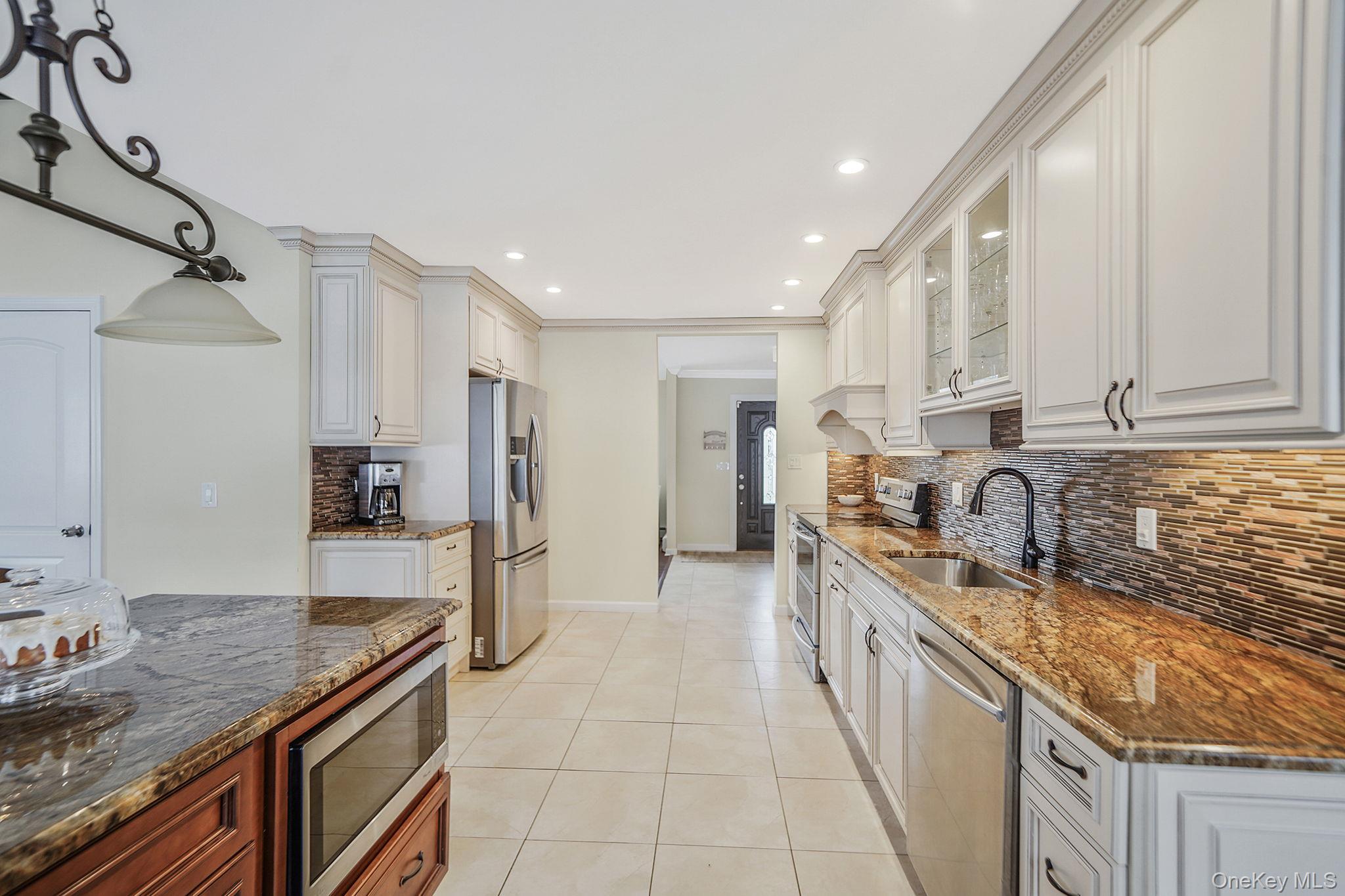 #13 photo, 269 Bridgeport Avenue, 롱 아일랜드 Medford , NY 11763