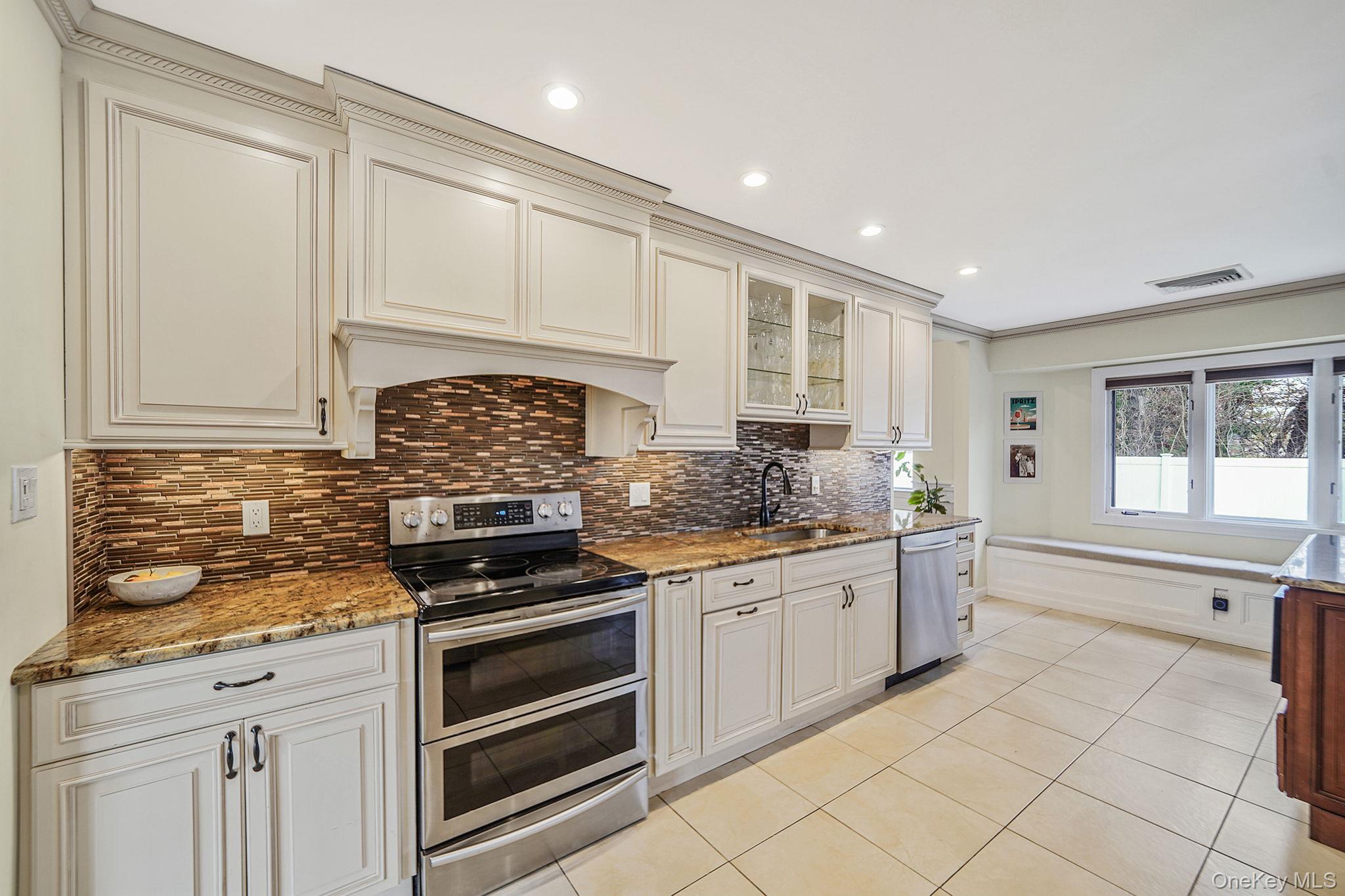 #14 photo, 269 Bridgeport Avenue, 롱 아일랜드 Medford , NY 11763