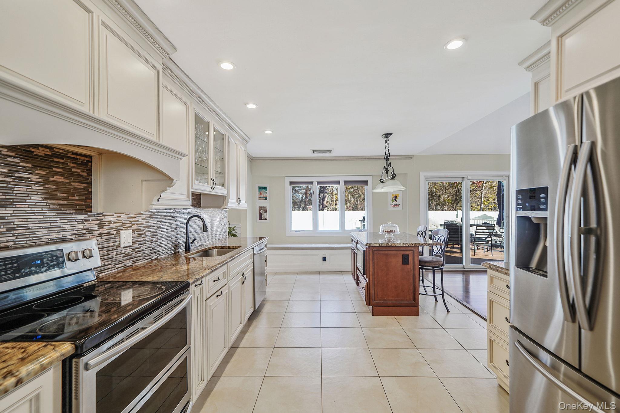 #15 photo, 269 Bridgeport Avenue, 롱 아일랜드 Medford , NY 11763