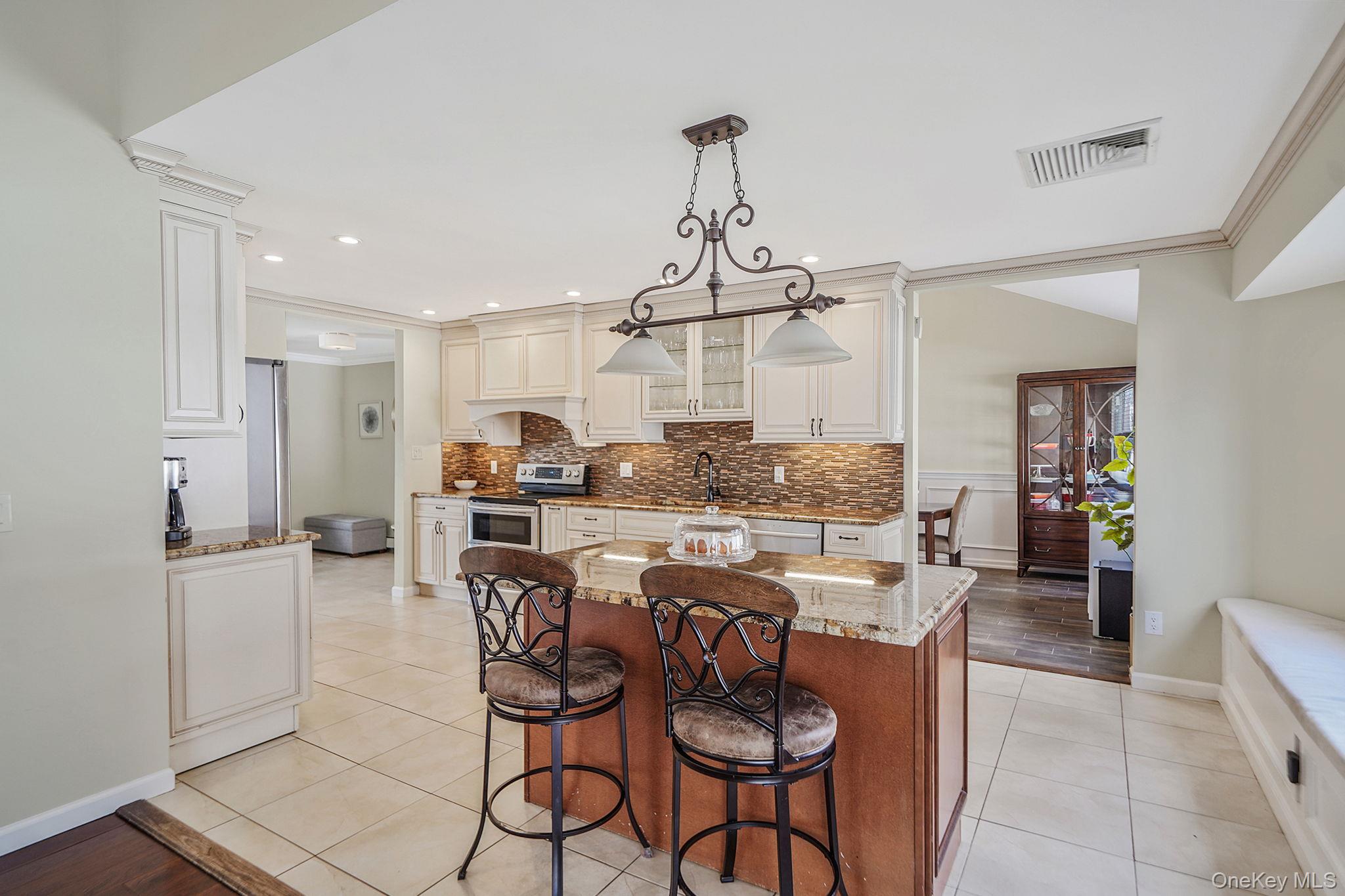 #16 photo, 269 Bridgeport Avenue, 롱 아일랜드 Medford , NY 11763