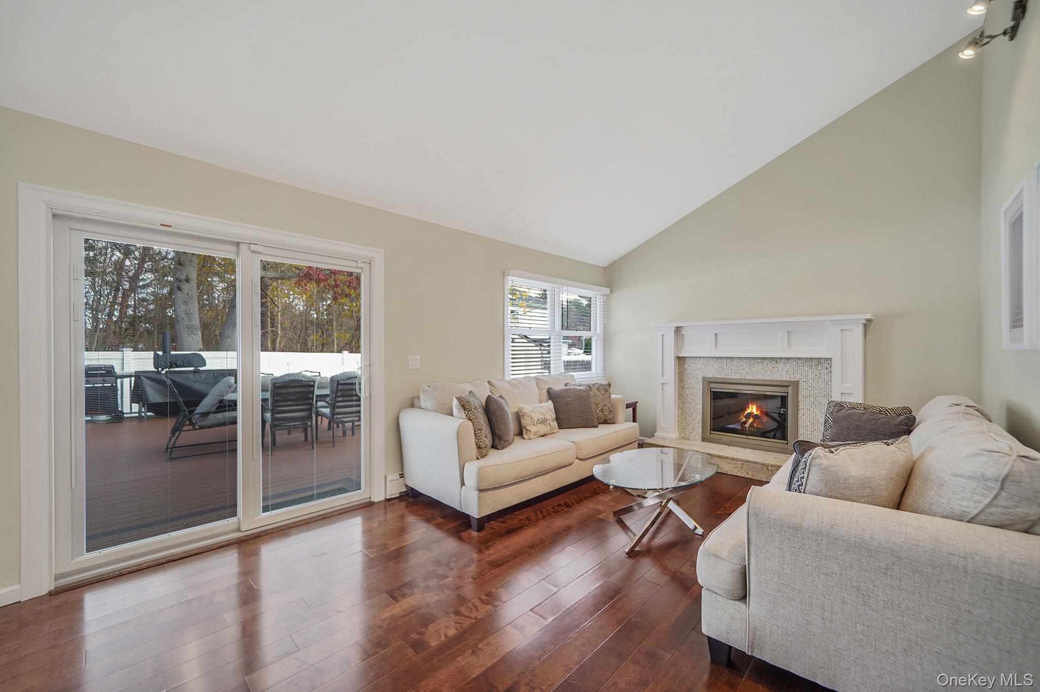 #18 photo, 269 Bridgeport Avenue, 롱 아일랜드 Medford , NY 11763