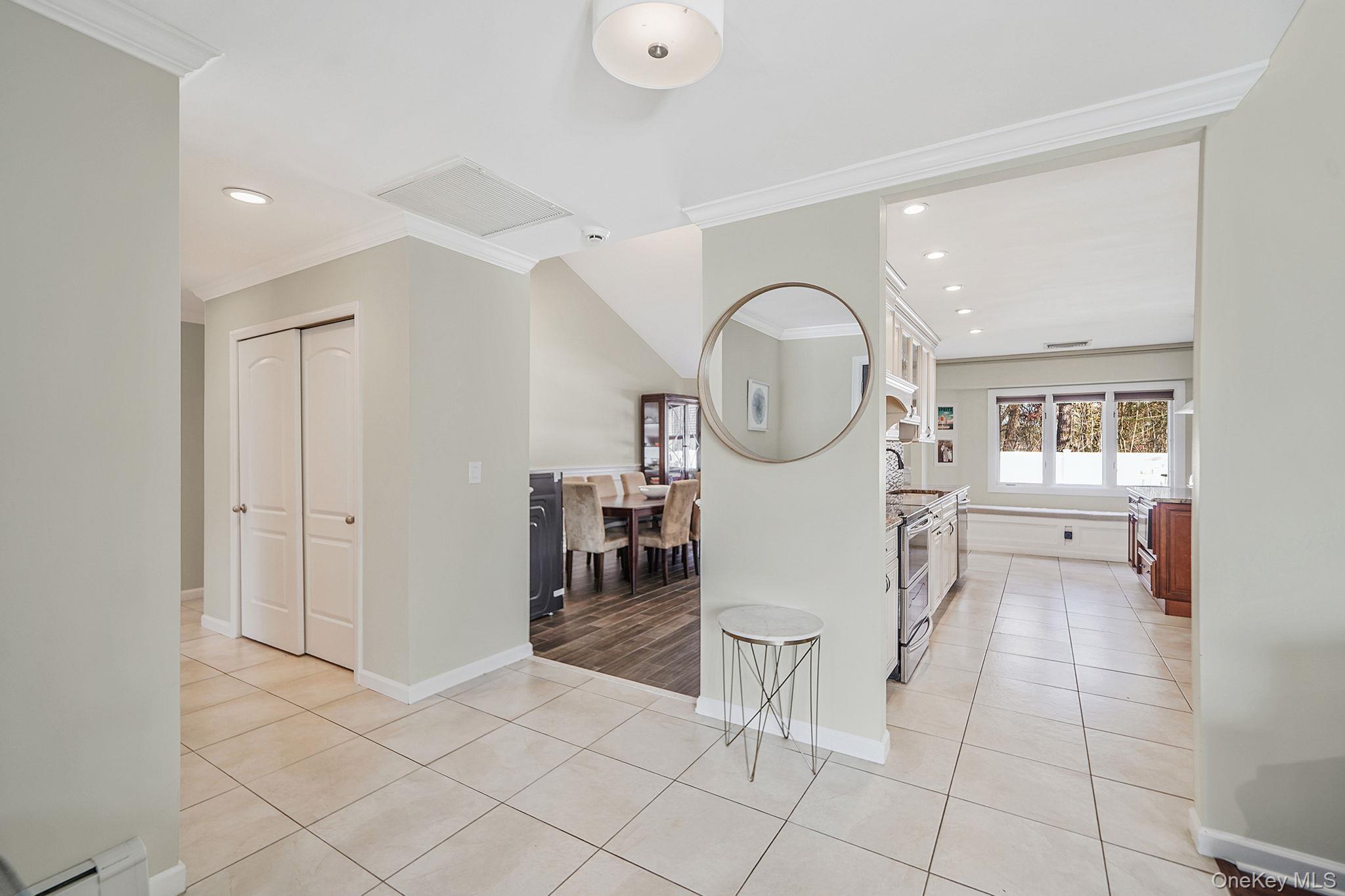 #5 photo, 269 Bridgeport Avenue, 롱 아일랜드 Medford , NY 11763