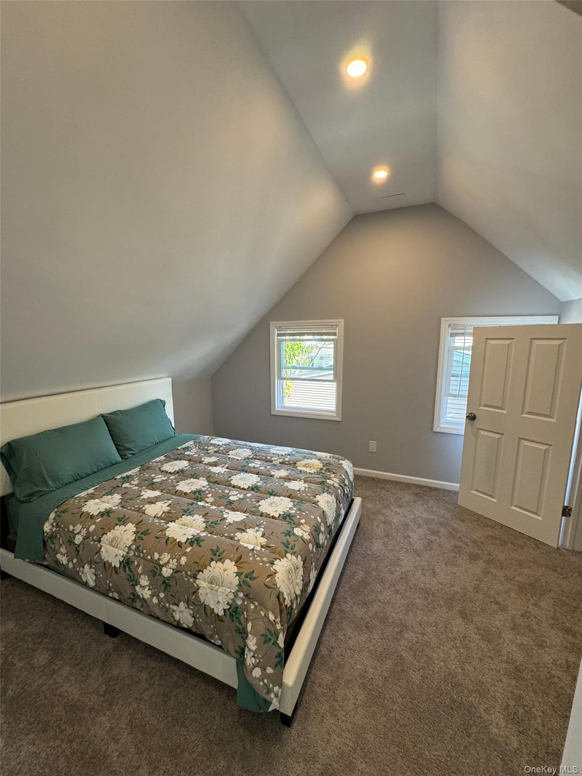 #11 photo, 17 Windmill Lane, नासाउ काउंटी Levittown , NY 11756