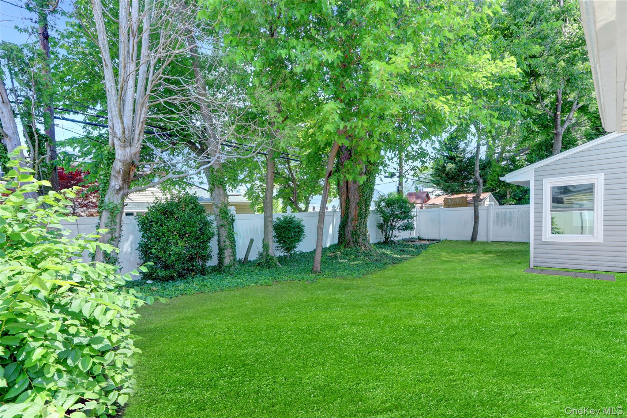 #14 photo, 17 Windmill Lane, नासाउ काउंटी Levittown , NY 11756