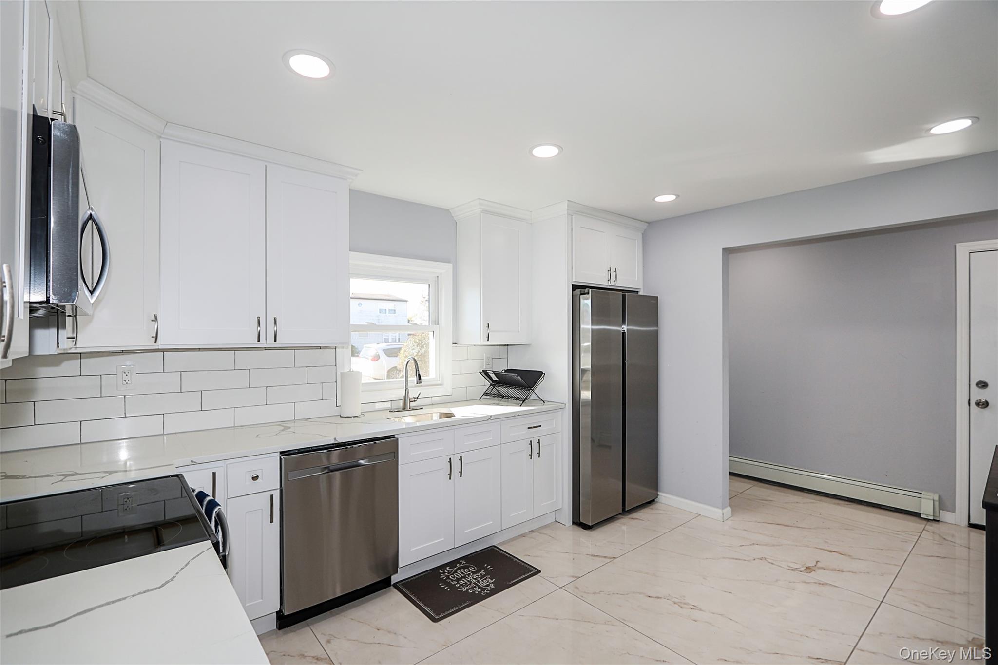 #7 photo, 17 Windmill Lane, नासाउ काउंटी Levittown , NY 11756