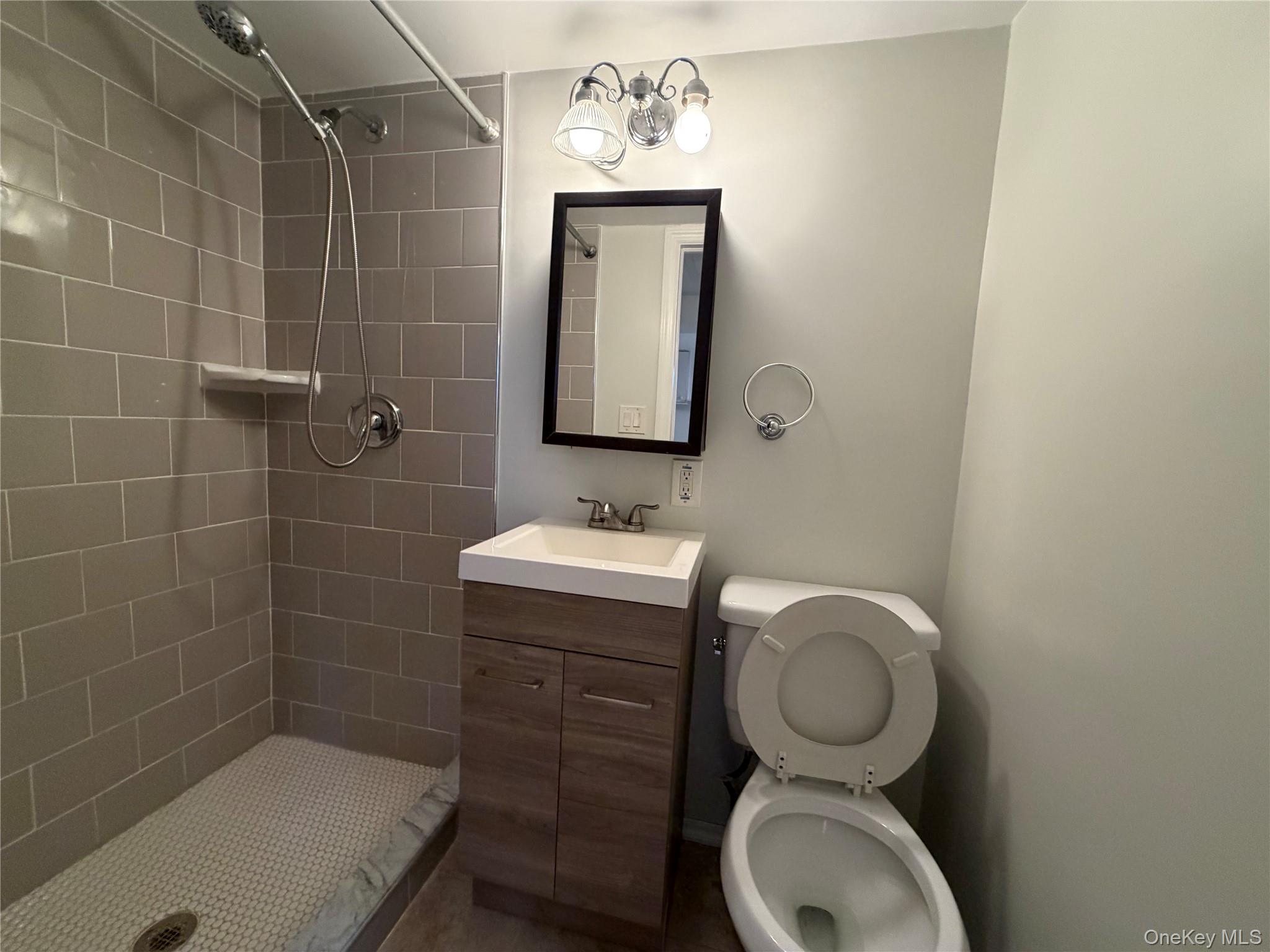 #10 photo, 1271 Hobart Avenue, הברונקס Bronx , NY 10461