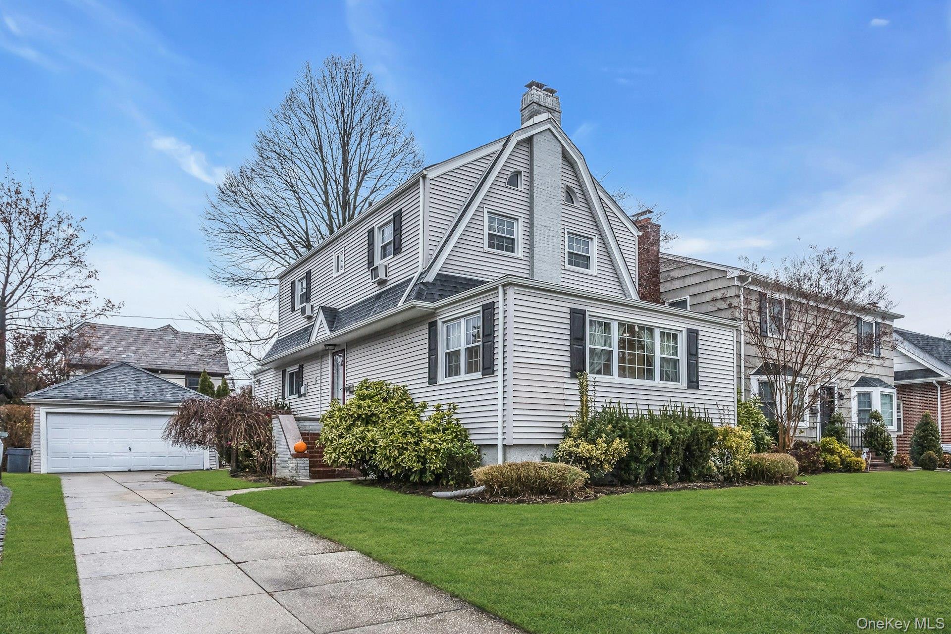 #1 photo, 55 Willow Street, מחוז נסאו Garden City , NY 11530