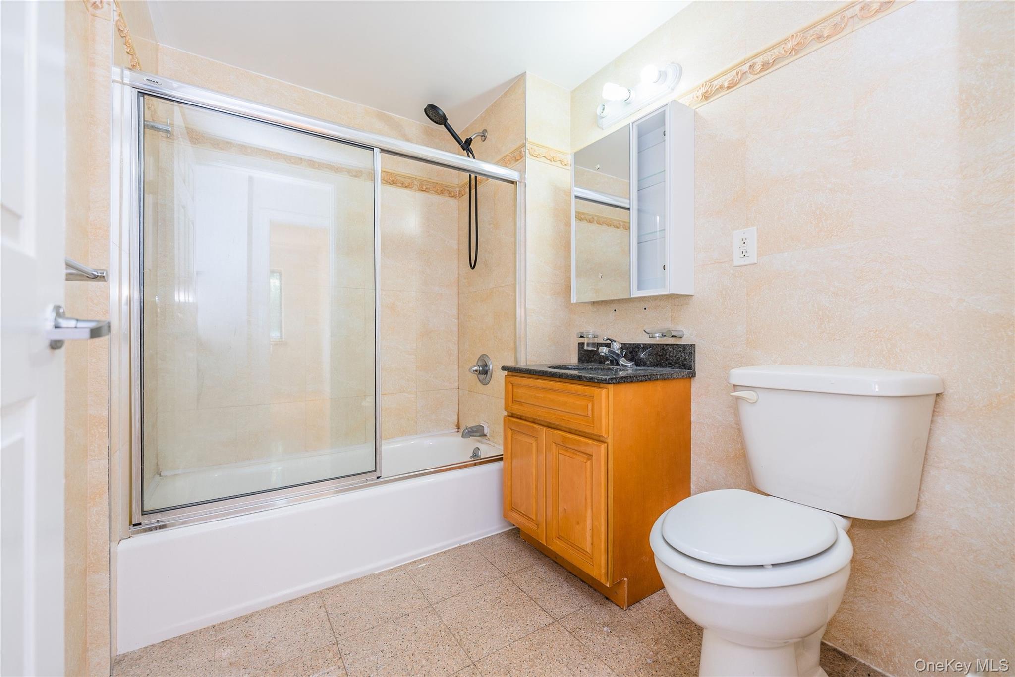 #14 photo, 112-26 38th Avenue, 뉴욕퀸즈 Corona , NY 11368