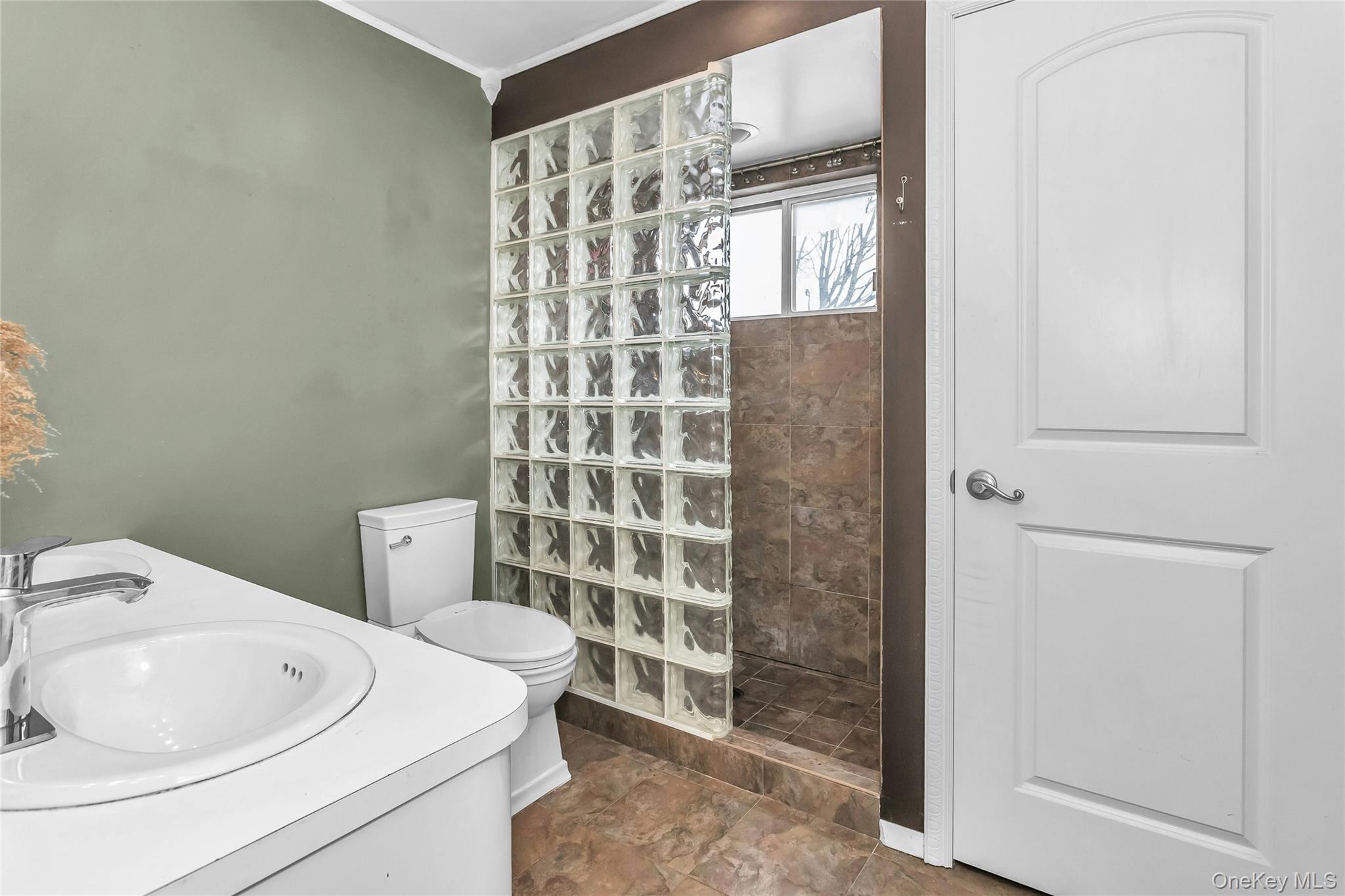 #14 photo, 639 N Chicot Avenue, West Islip , NY 11795