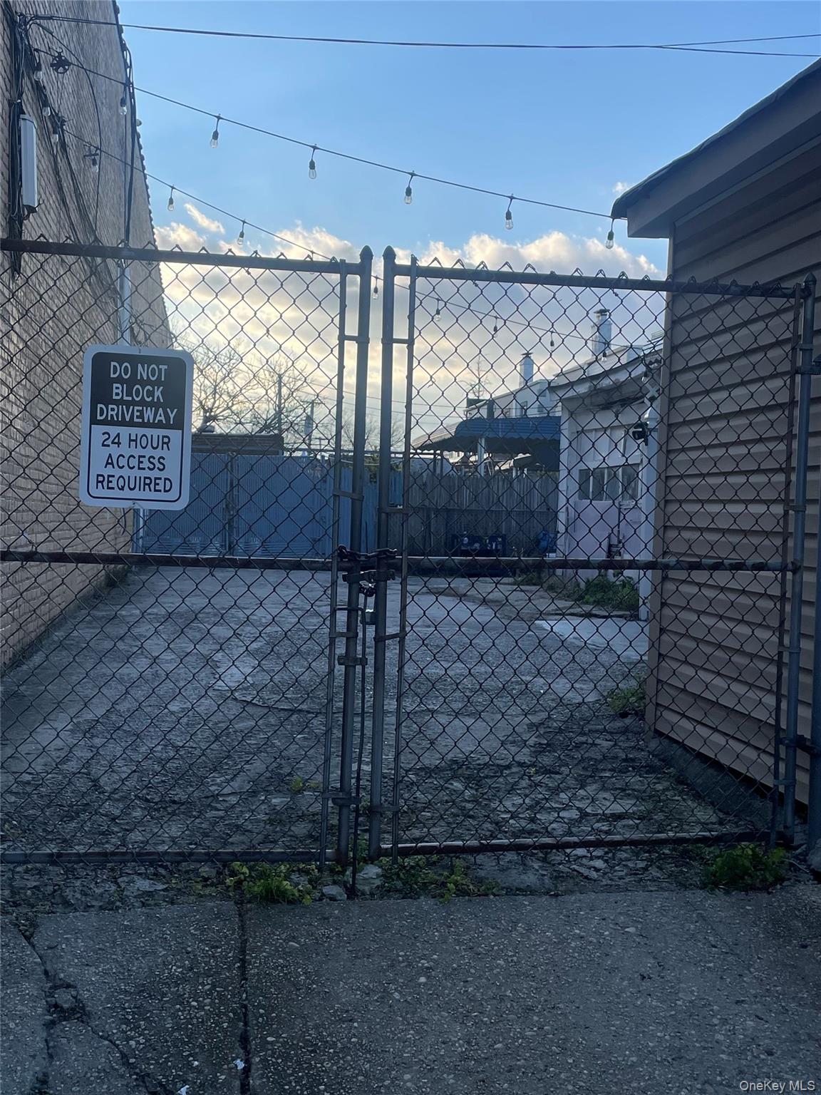 #9 photo, 10620 109th Avenue, कुईंस Ozone Park , NY 11417