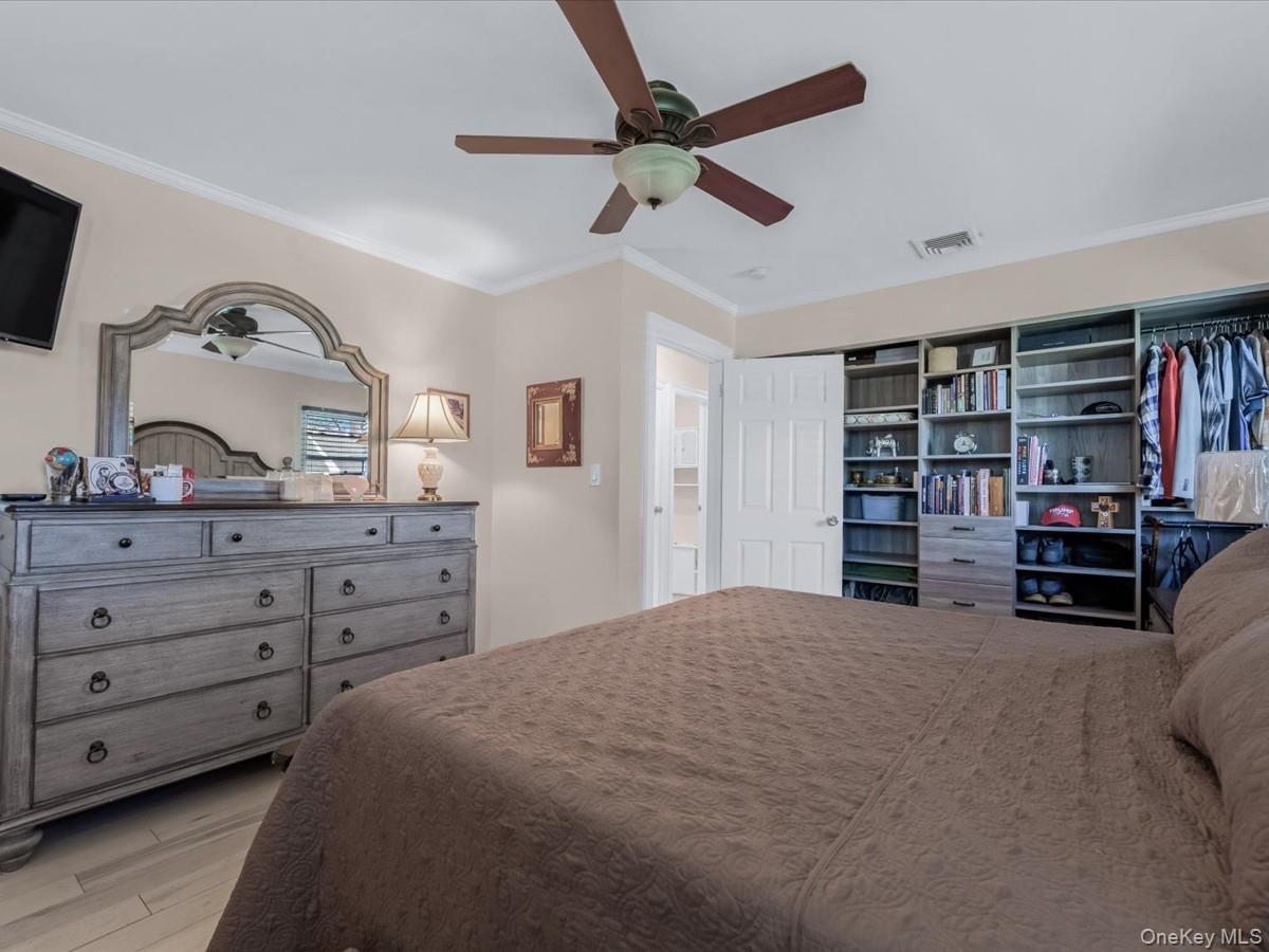 #11 photo, 68 Kenwood Avenue, מחוז נסאו Massapequa , NY 11758